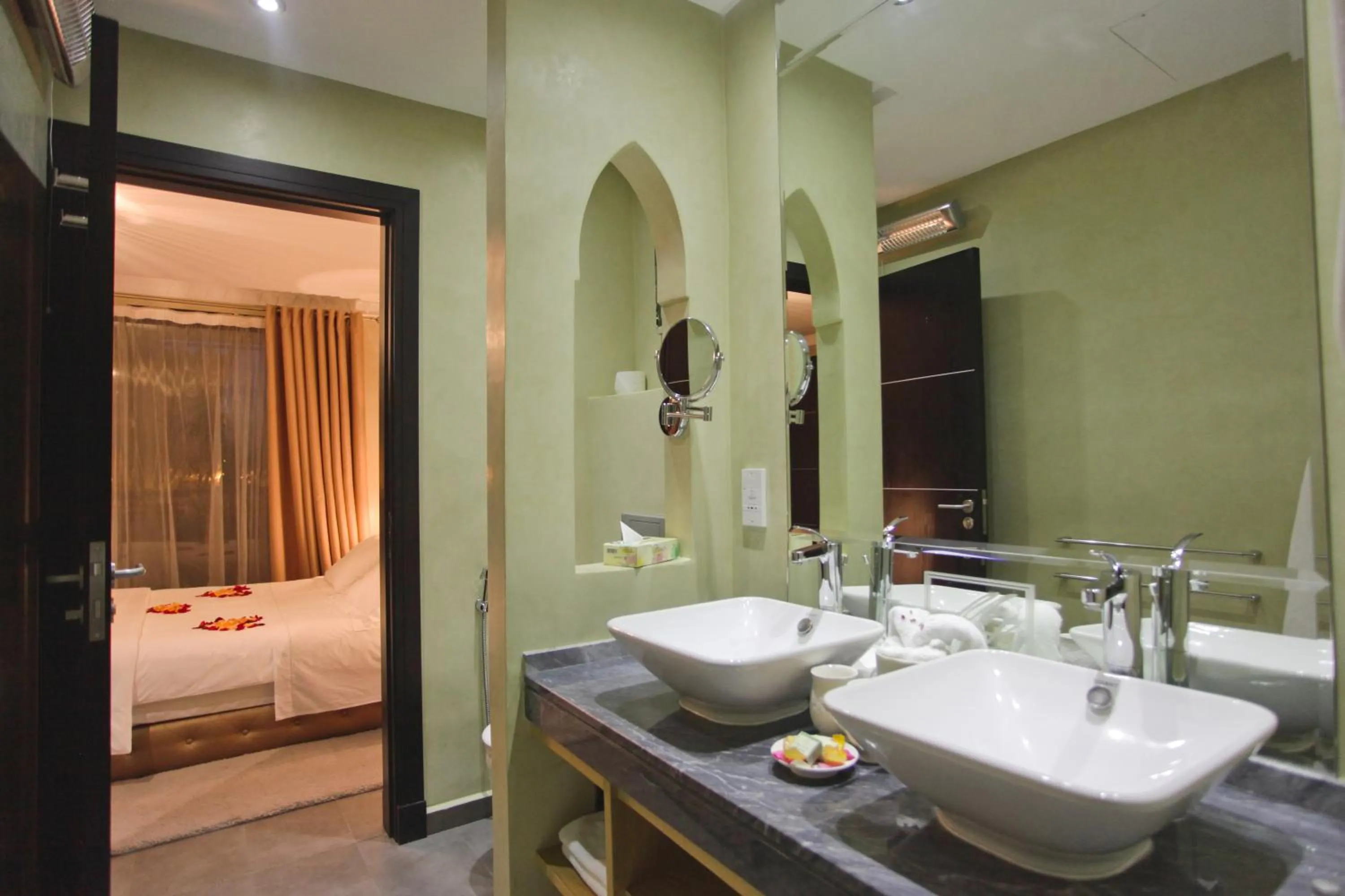 Bathroom, Bed in Medina Loft & Spa