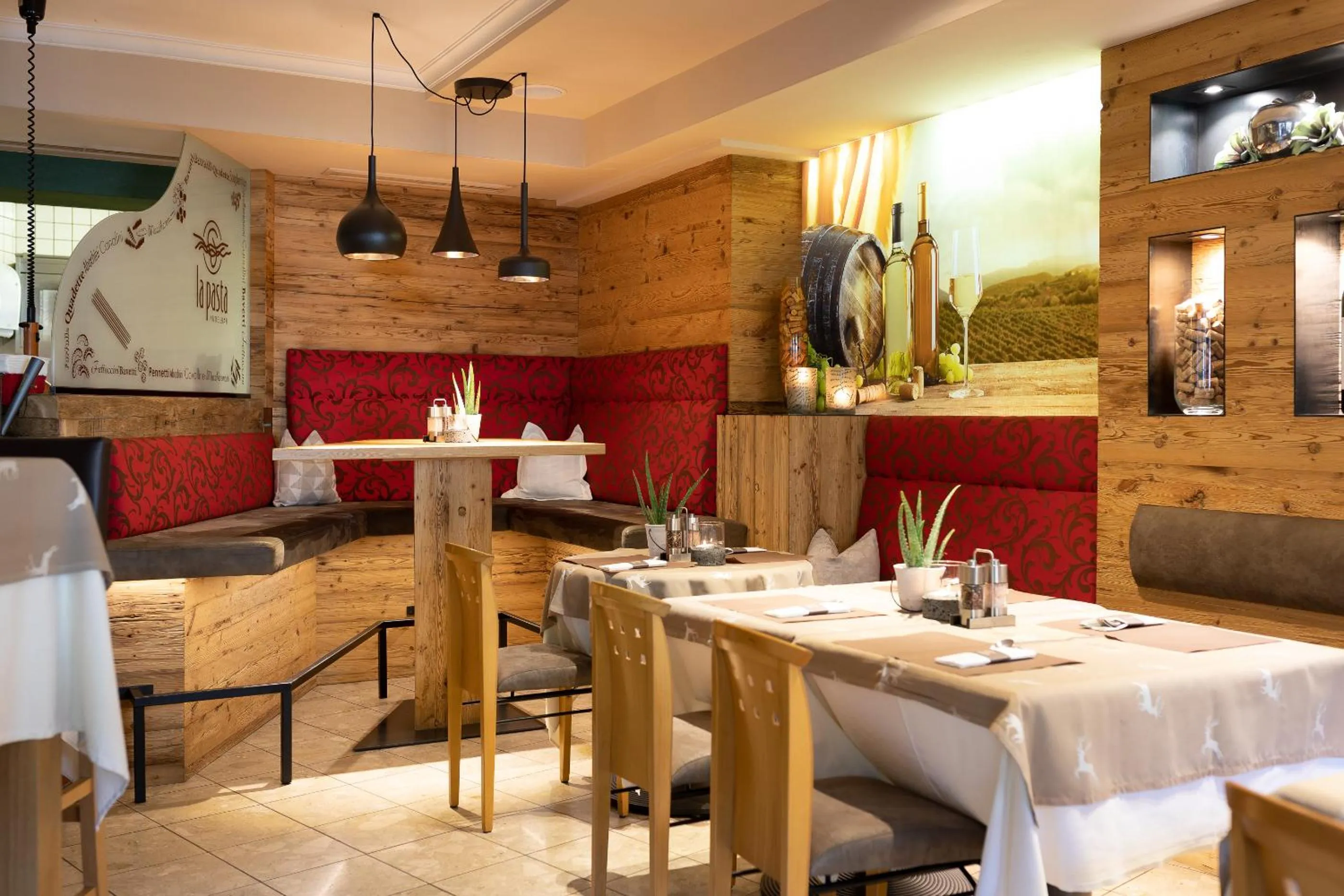 Restaurant/places to eat in La Pasta Hotel Restaurant