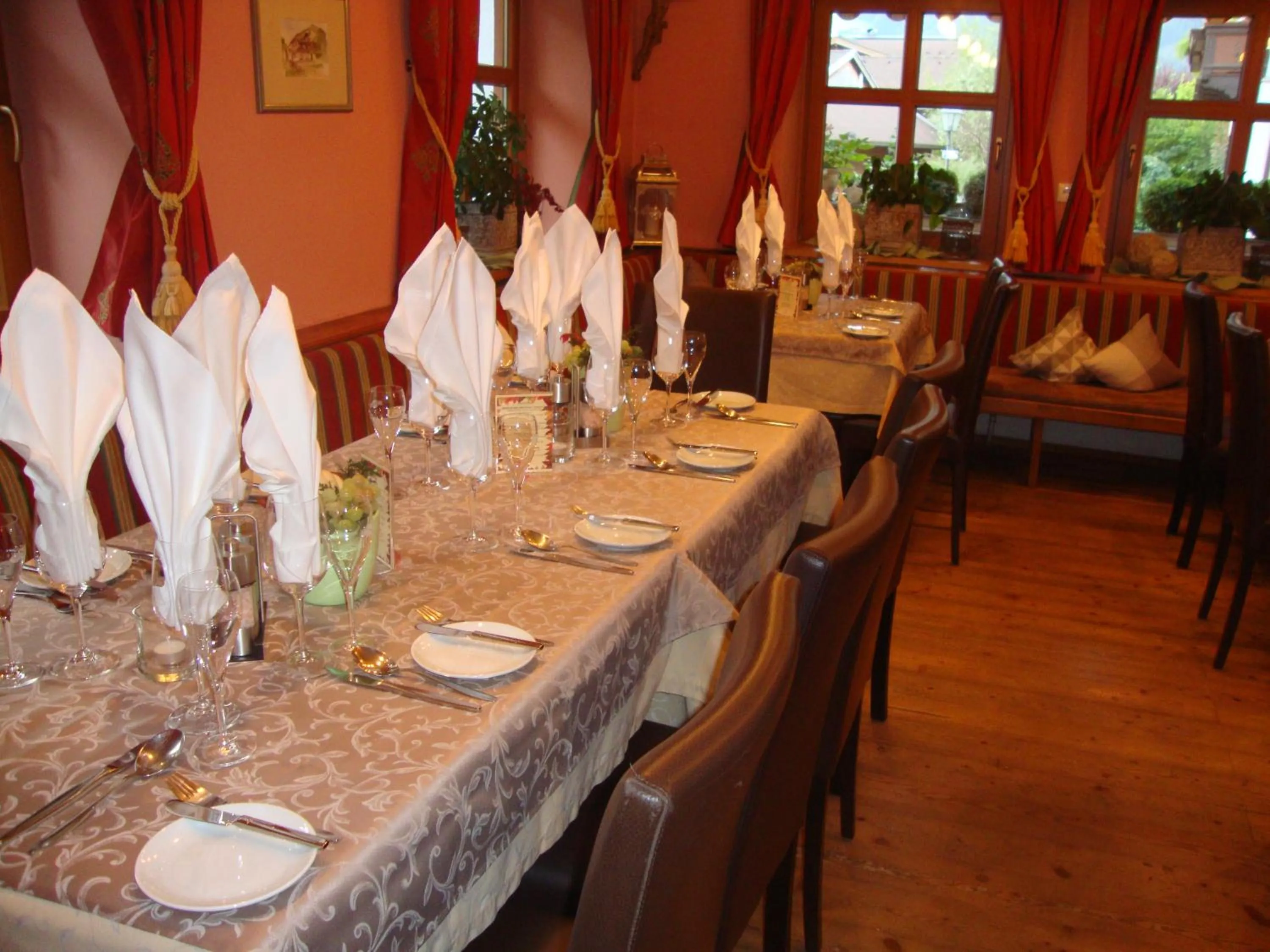 Restaurant/places to eat in La Pasta Hotel Restaurant