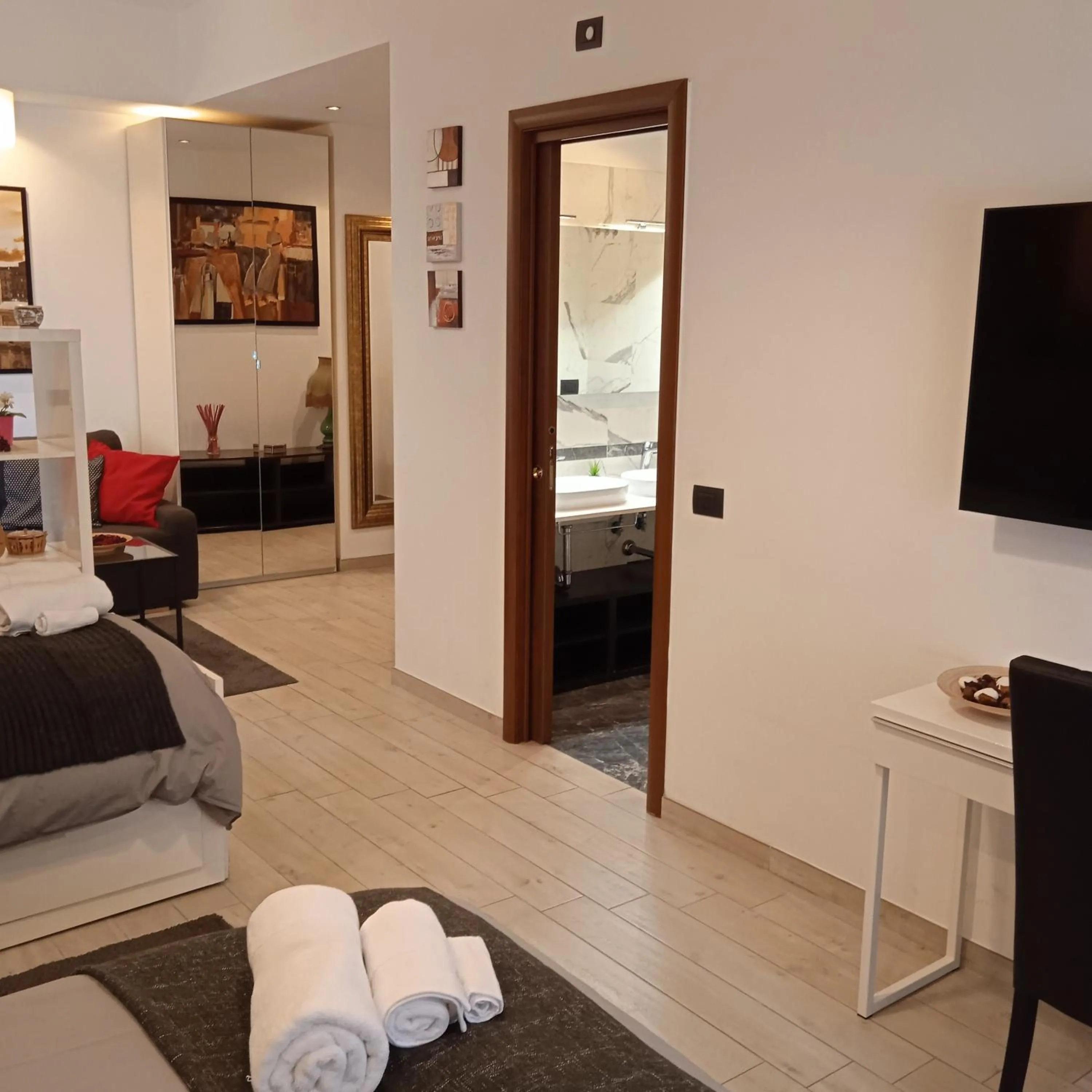 Communal lounge/ TV room, Bed in Vatican Break Home