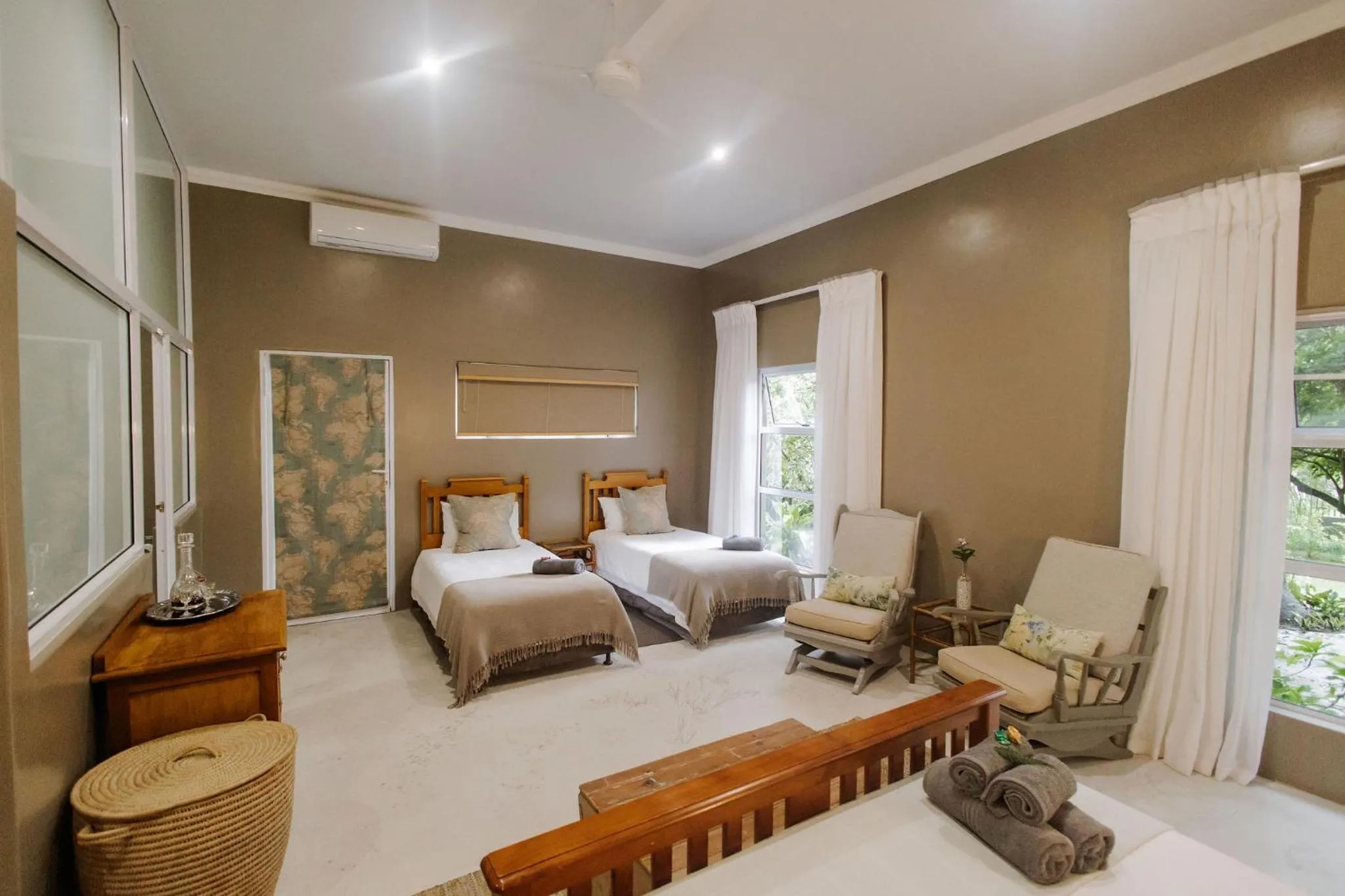 Bedroom, Bed in iGwalagwala Guest House