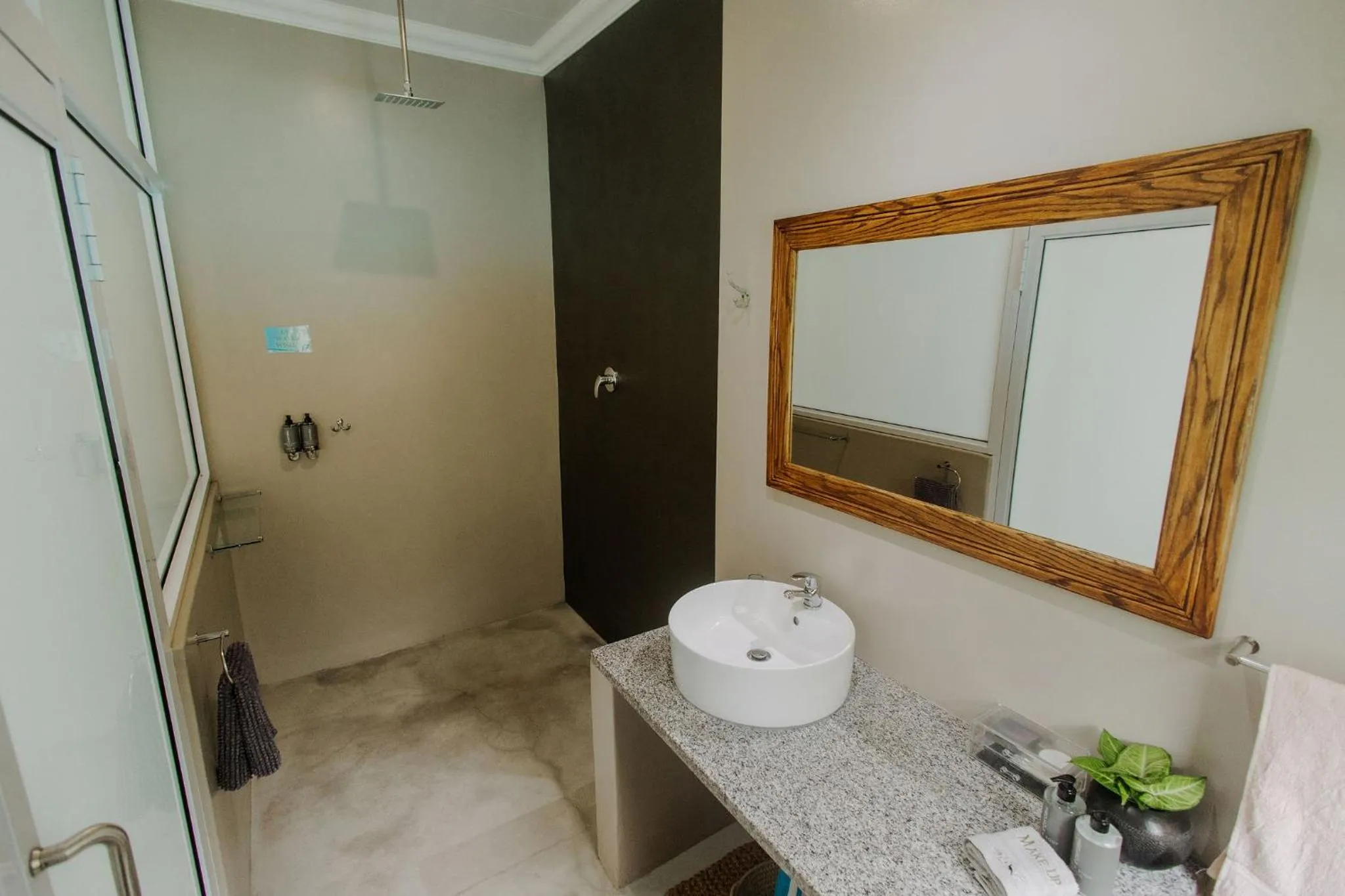 Bathroom in iGwalagwala Guest House