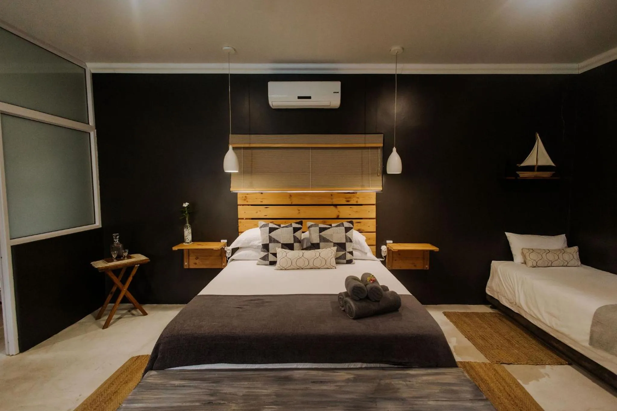 Bed in iGwalagwala Guest House