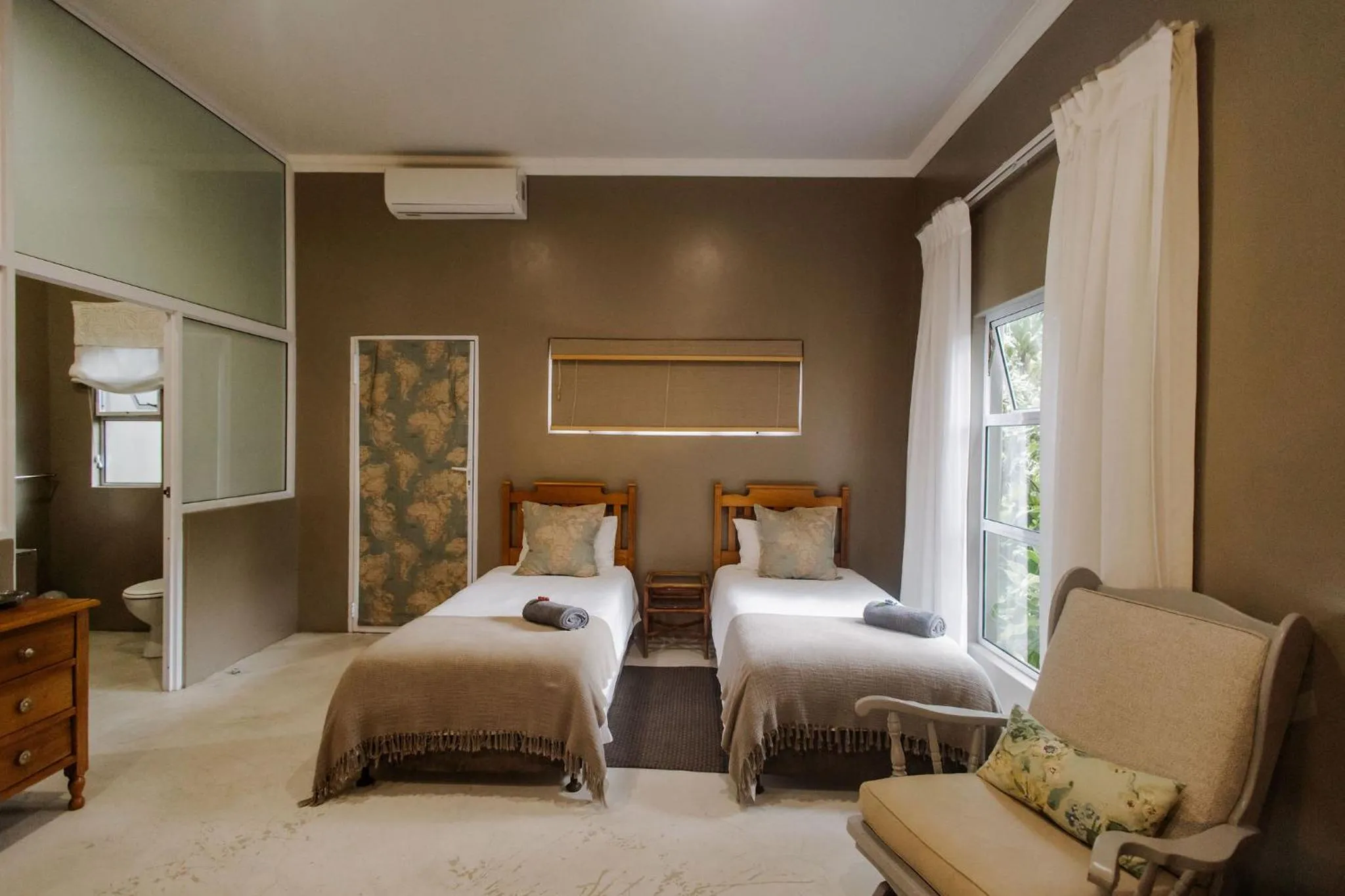 Bed in iGwalagwala Guest House