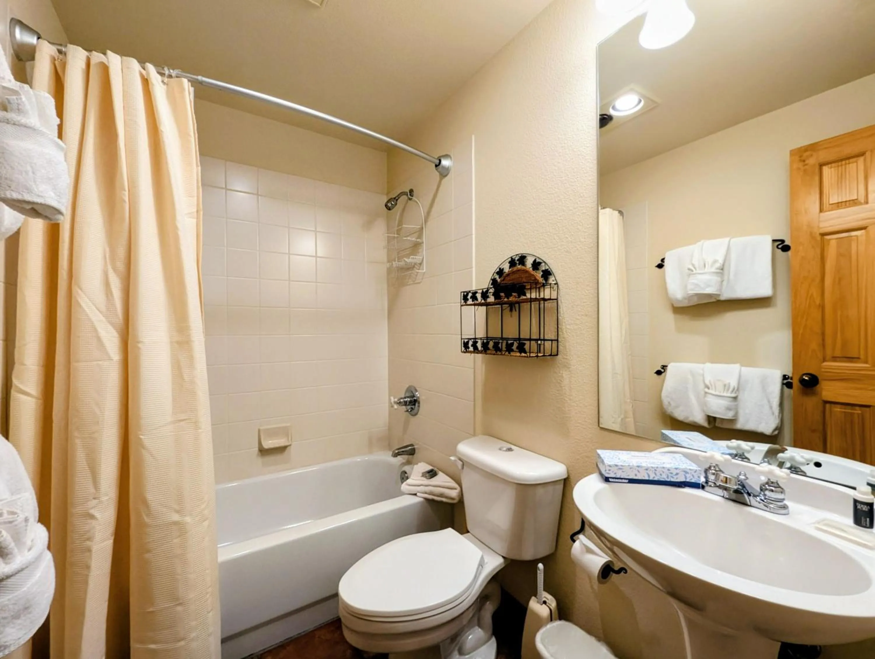 Tenderfoot Lodge 2626 by SummitCove Lodging