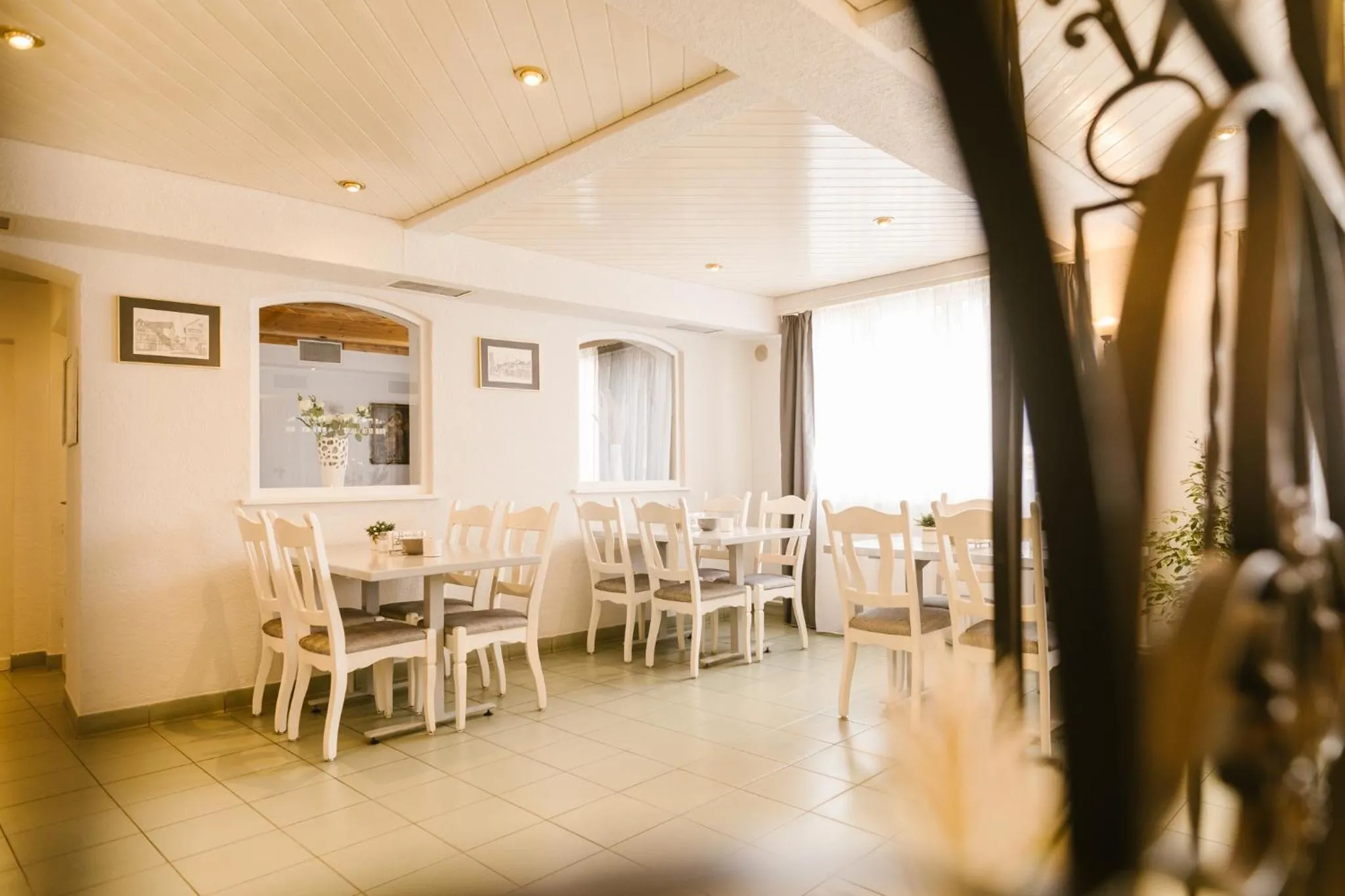 Restaurant/places to eat in Villa Helvetia