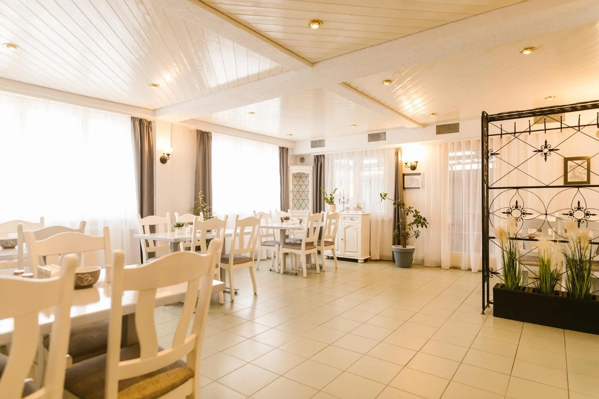 Restaurant/places to eat in Villa Helvetia