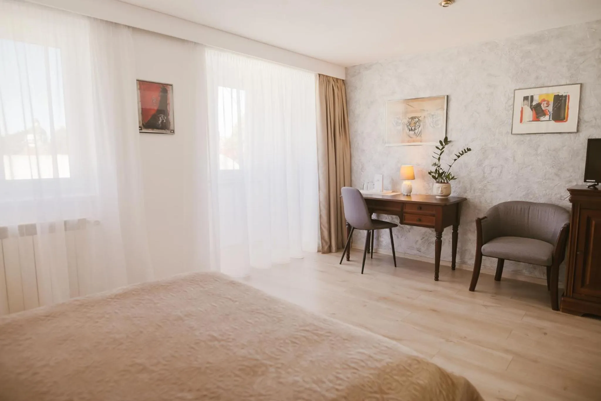 Photo of the whole room, Bed in Villa Helvetia