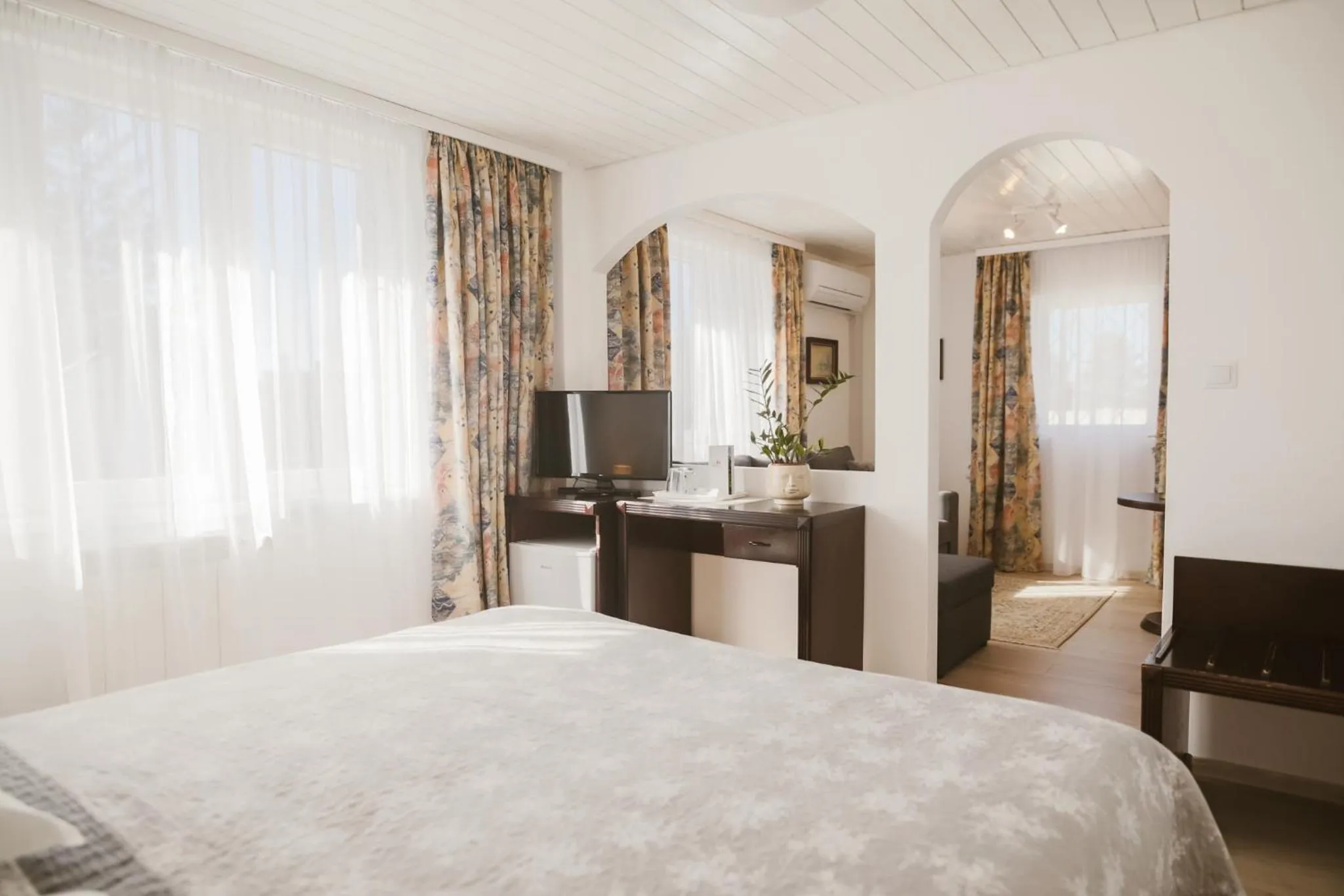 Photo of the whole room, Bed in Villa Helvetia