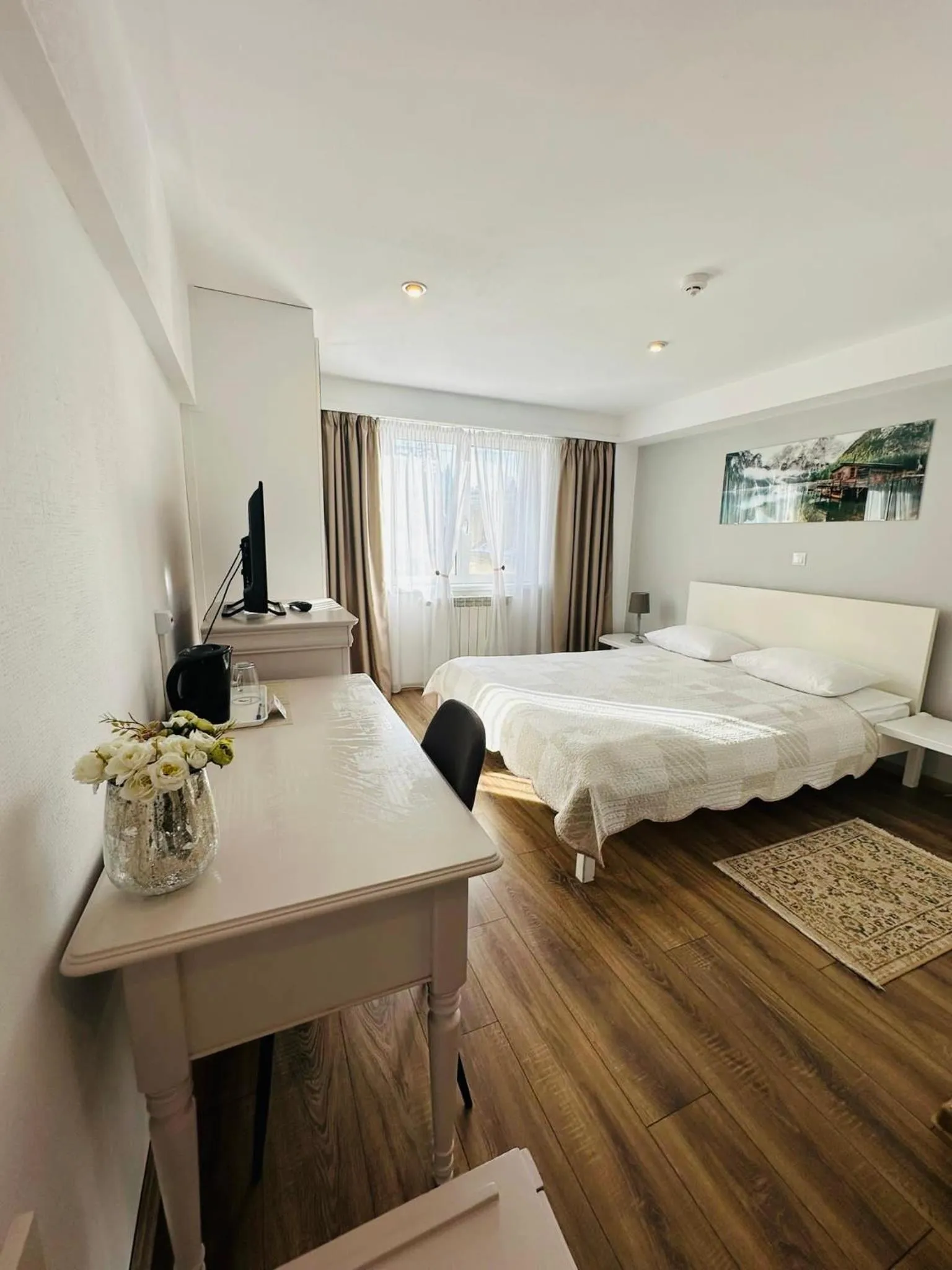 Photo of the whole room, Bed in Villa Helvetia