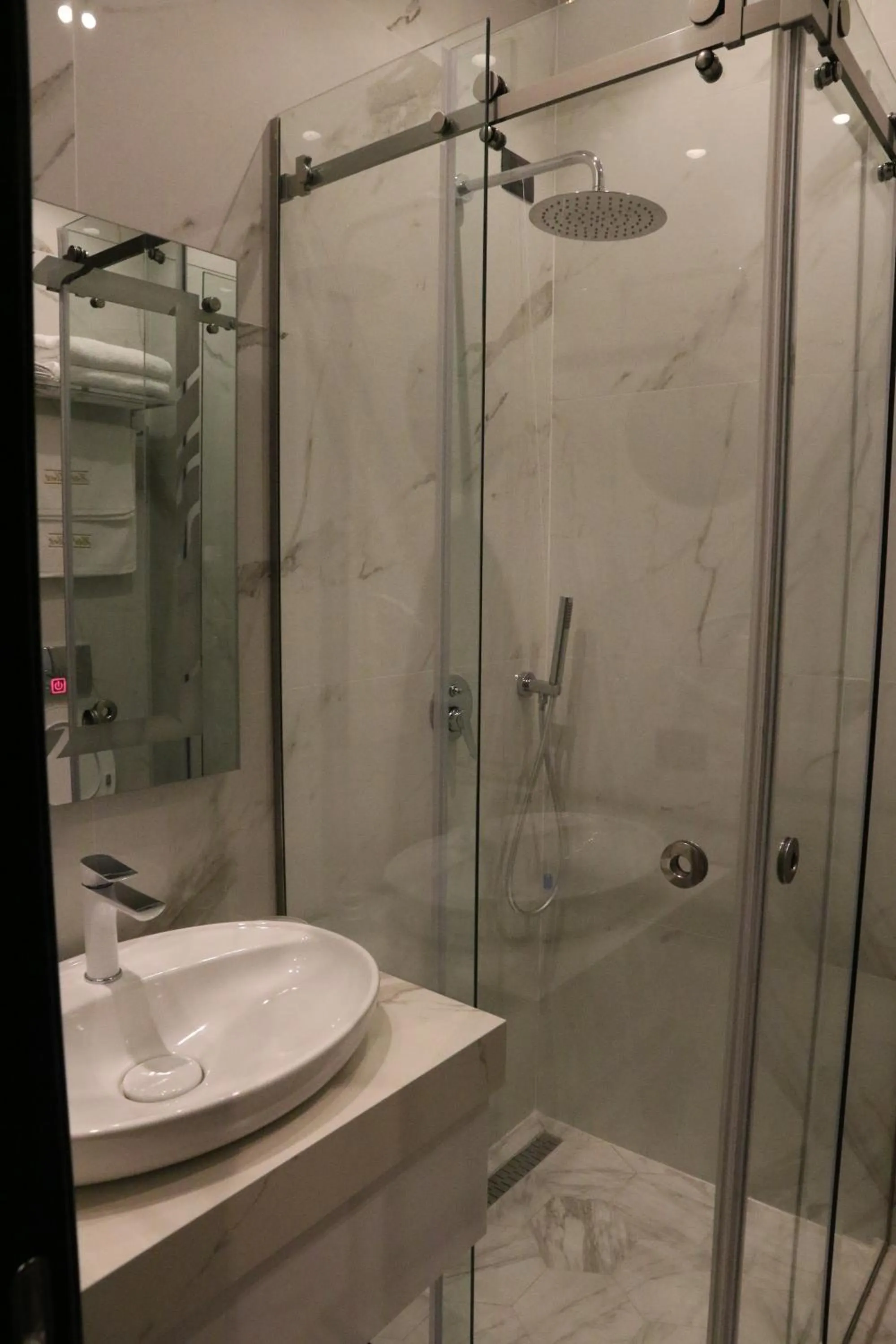 Shower in Hotel Kloest