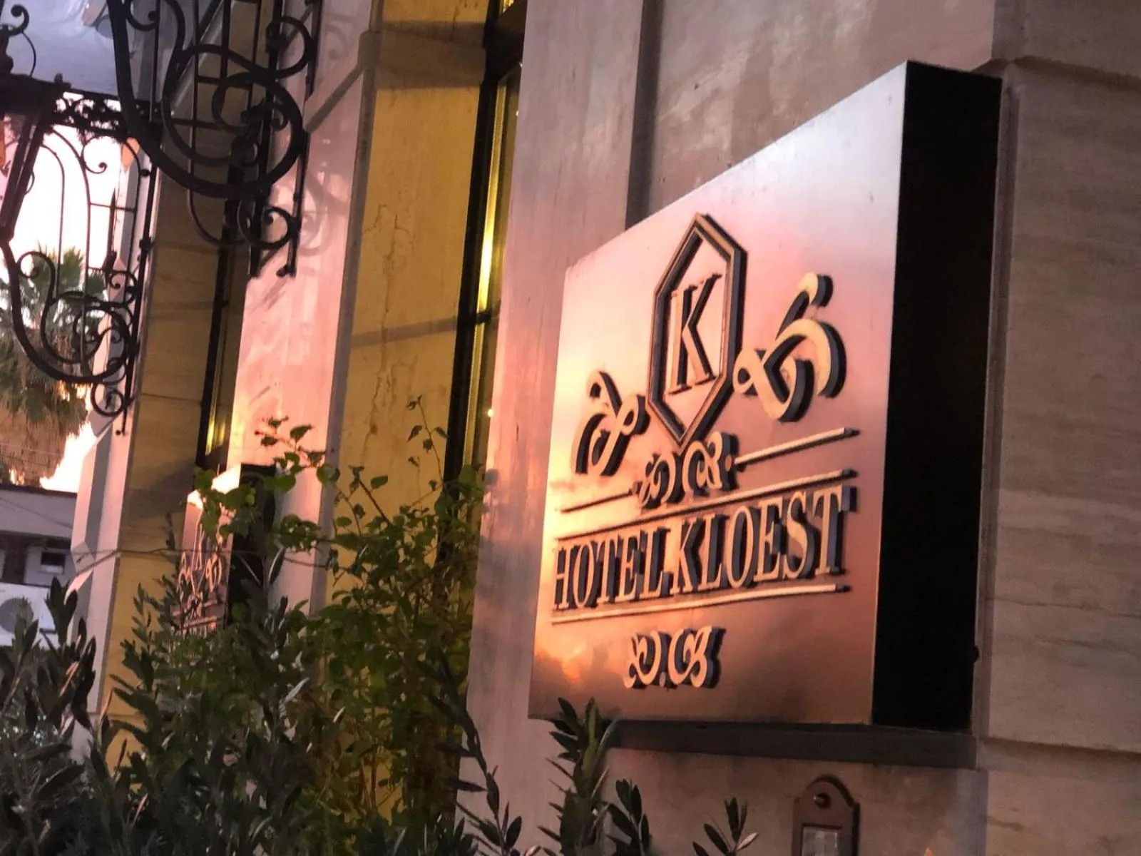 Property logo or sign in Hotel Kloest