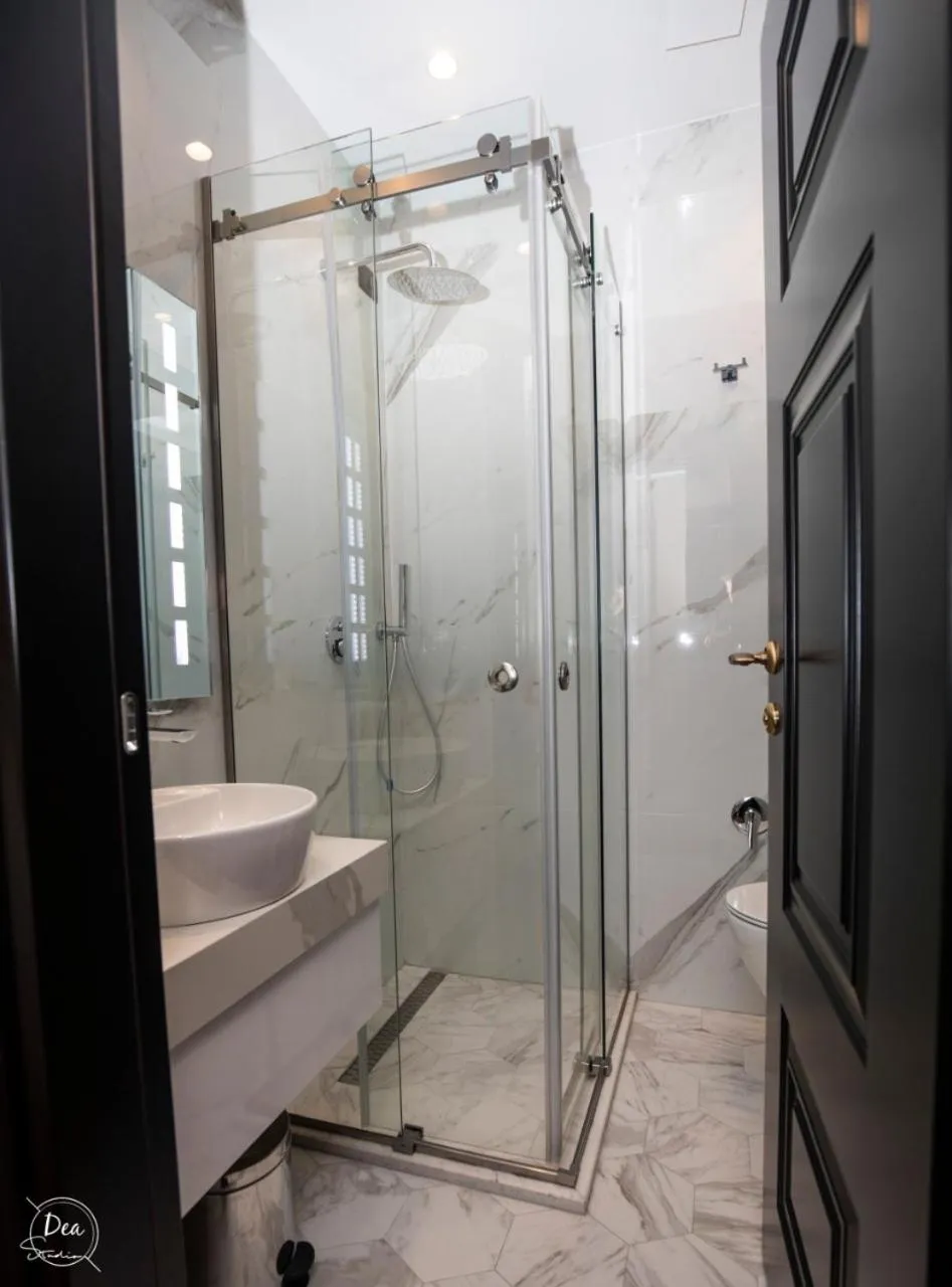 Shower in Hotel Kloest