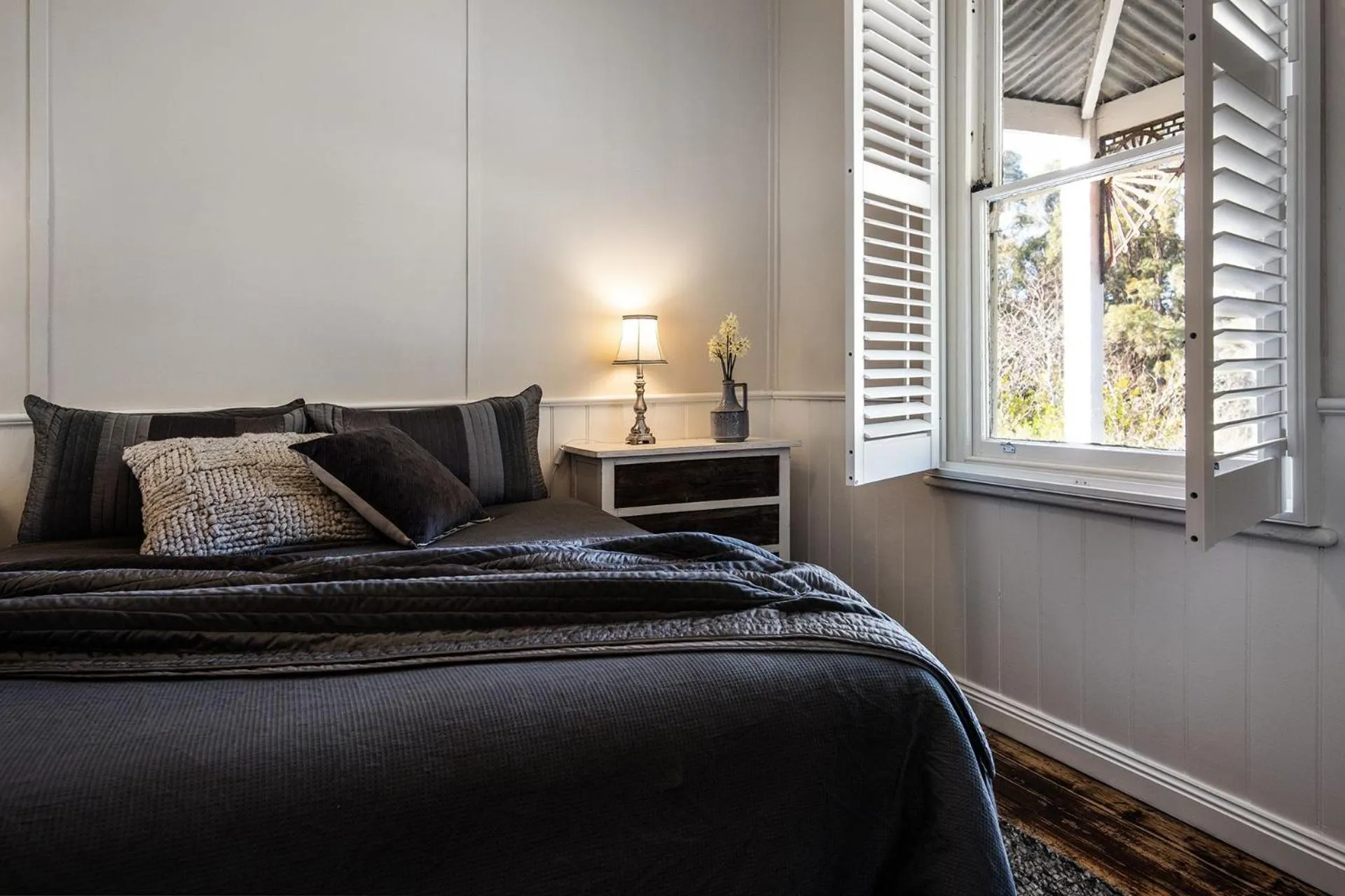Bedroom, Bed in Table Hill Cottage - dog friendly retreat