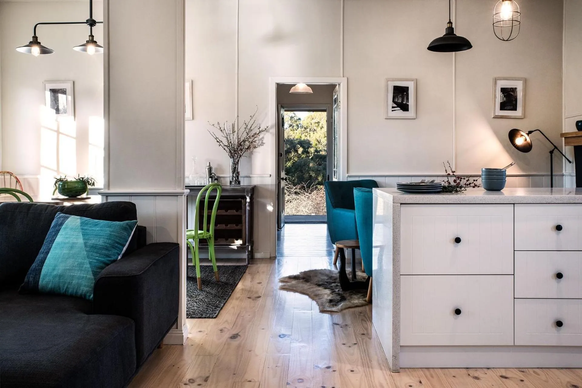 Kitchen or kitchenette in Table Hill Cottage - dog friendly retreat