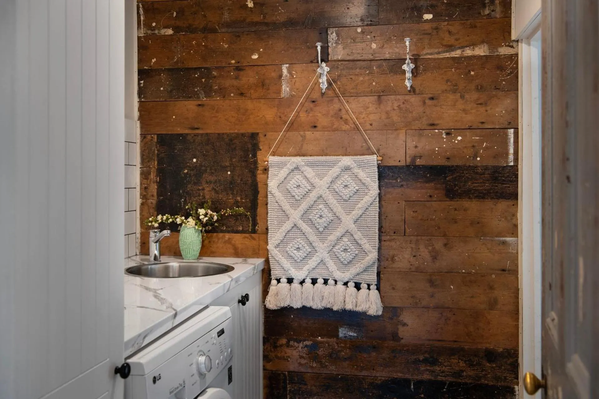 Table Hill Cottage - dog friendly retreat
