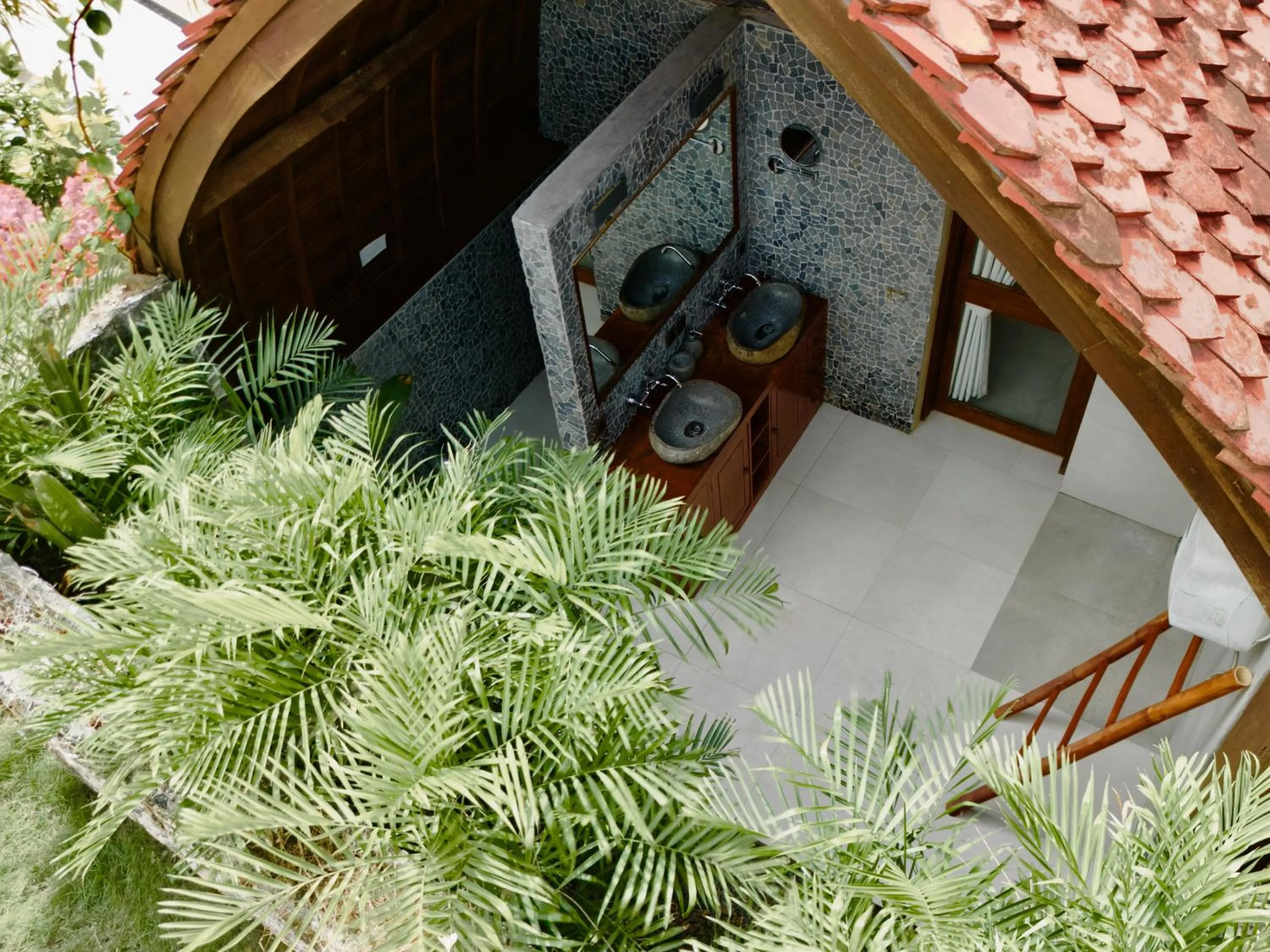 Bathroom in Jungle Paradise