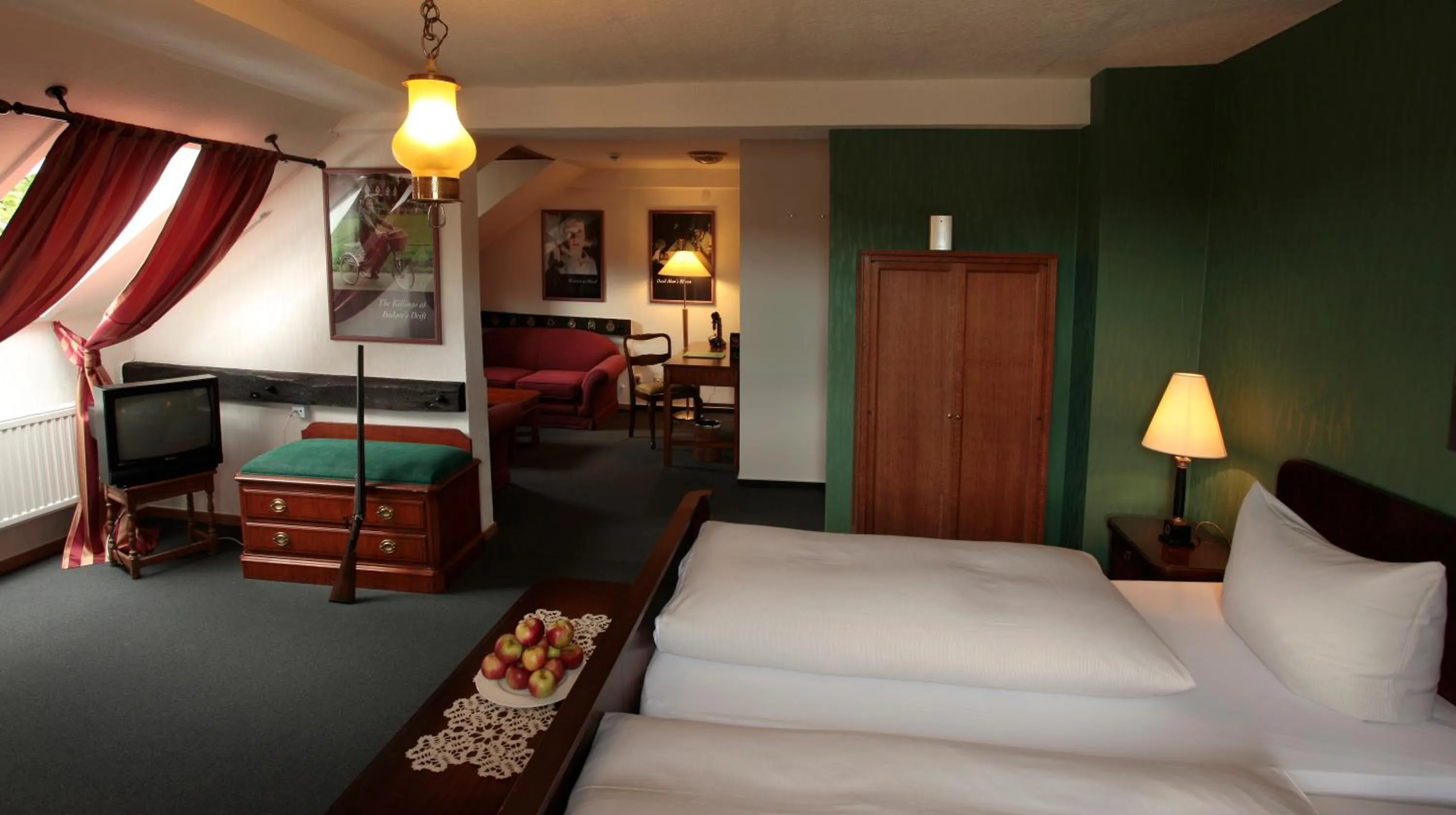 Bed in EIFELkrimihotel