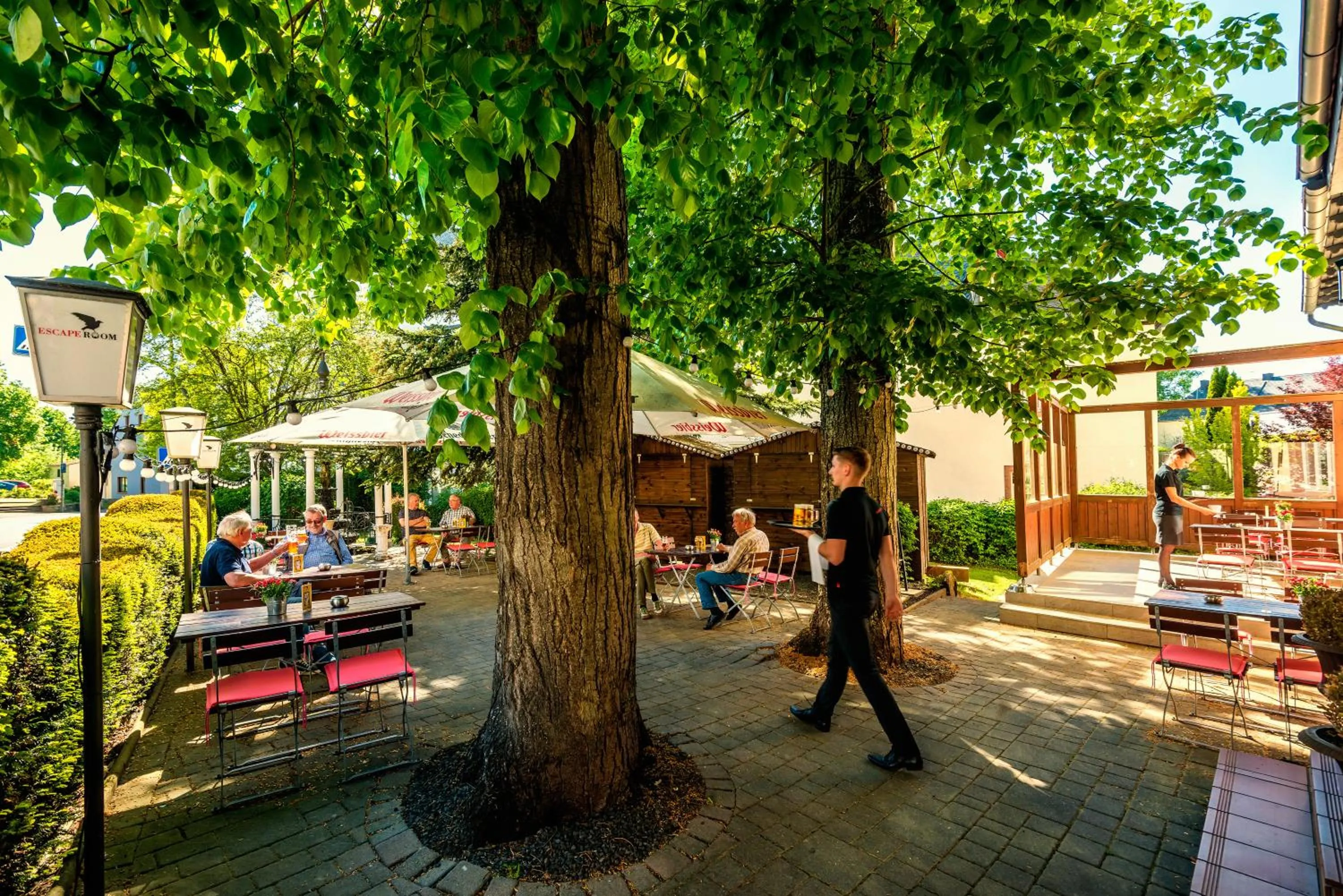 Restaurant/places to eat in EIFELkrimihotel