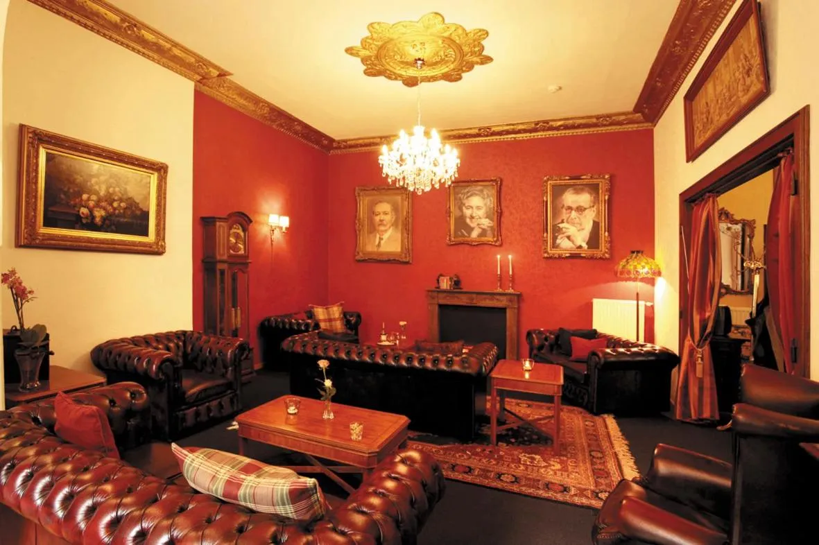 Restaurant/places to eat in EIFELkrimihotel