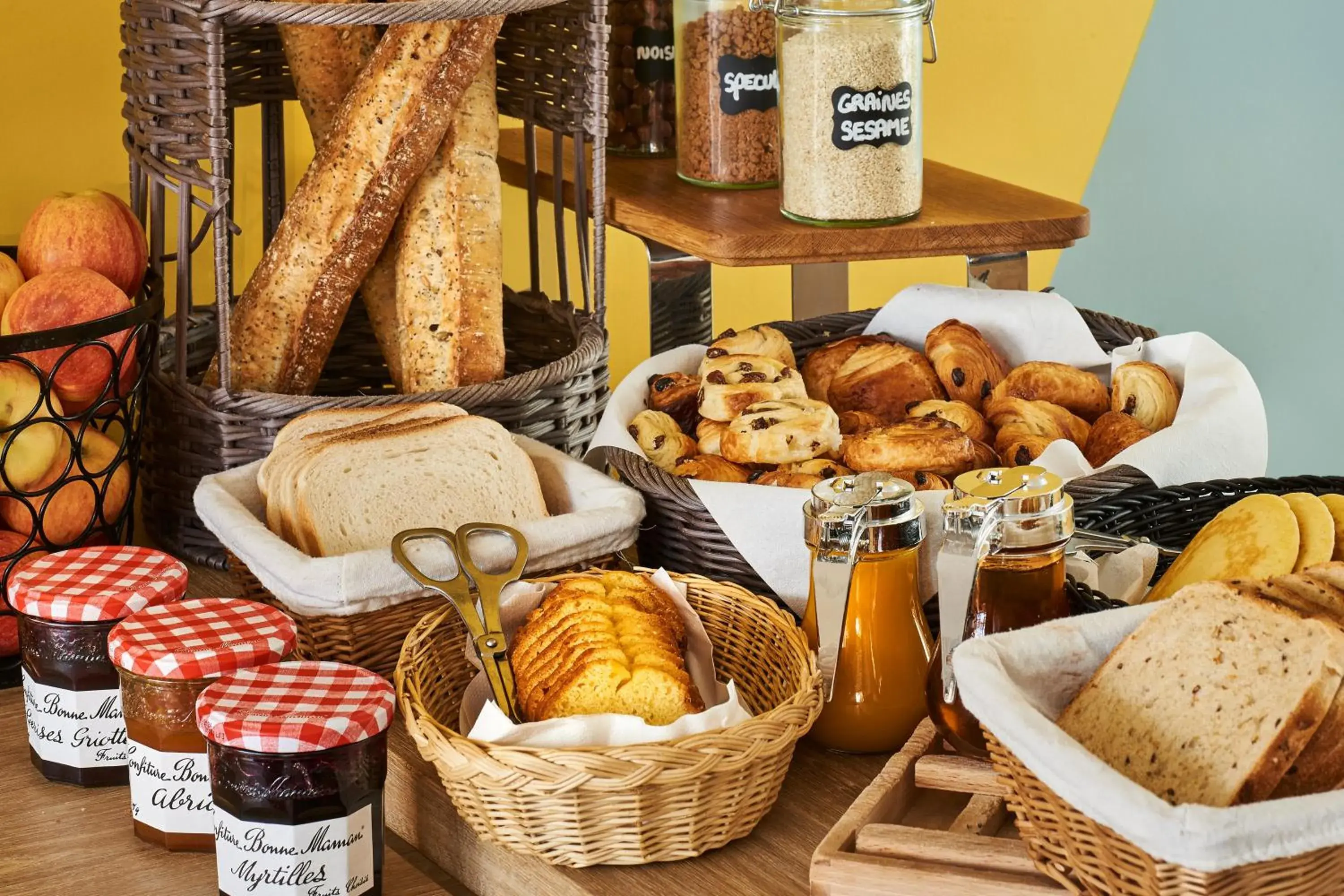 Breakfast in Hôtel Kabanel by Happyculture Breakfast in Hôtel Kabanel by Happyculture