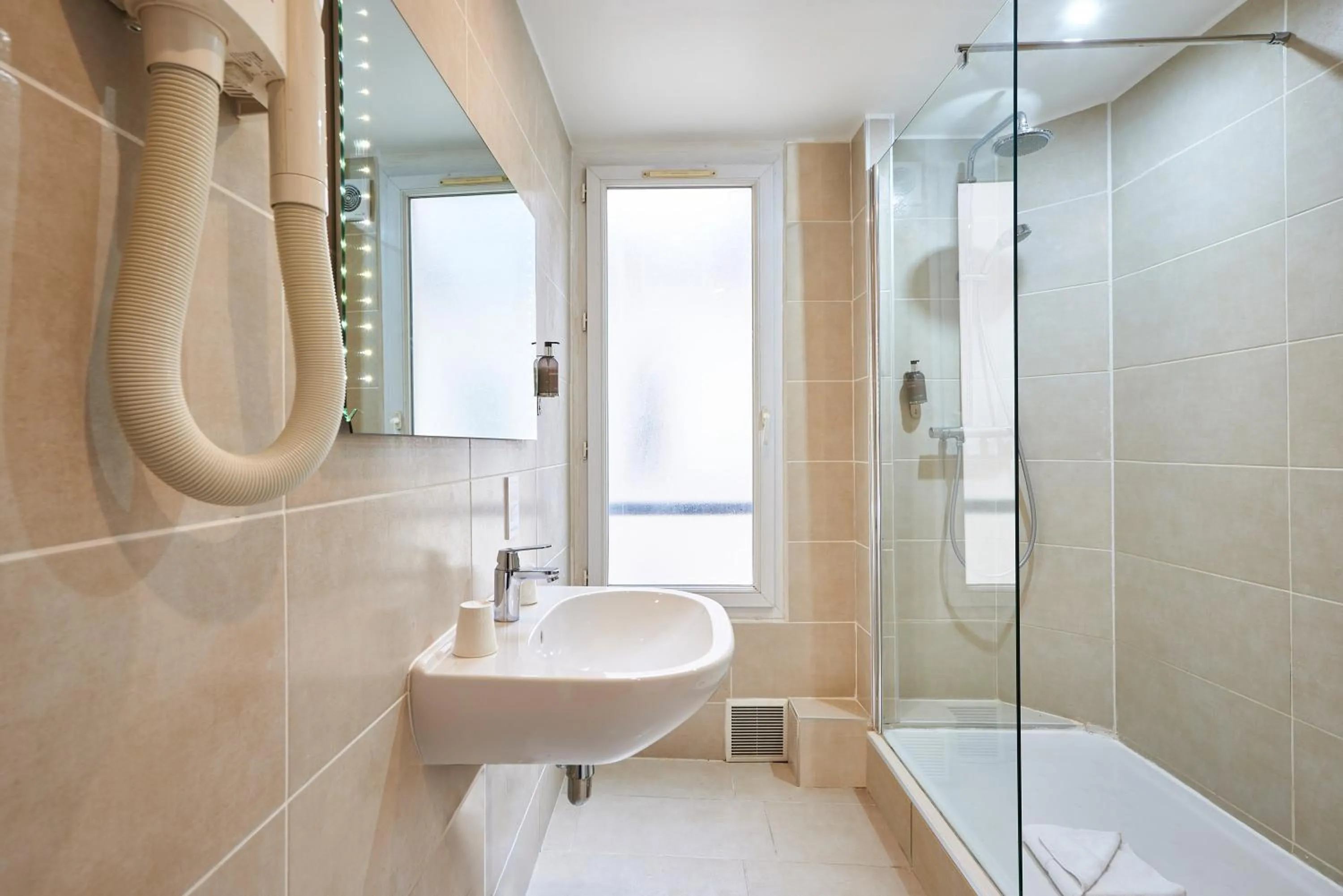 Bathroom in Hôtel Kabanel by Happyculture