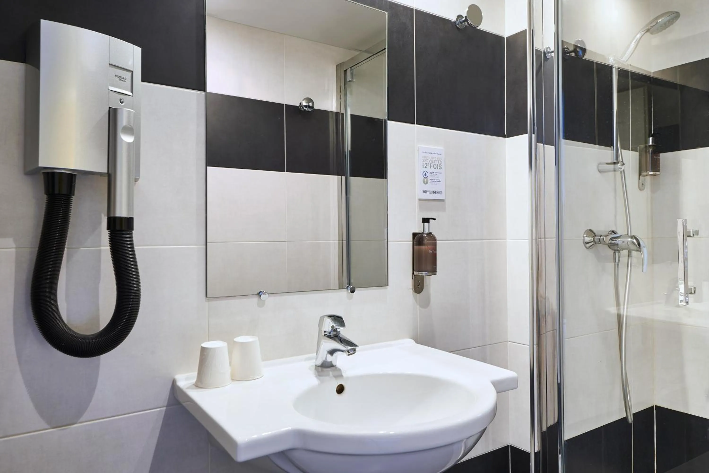 Bathroom in Hôtel Kabanel by Happyculture