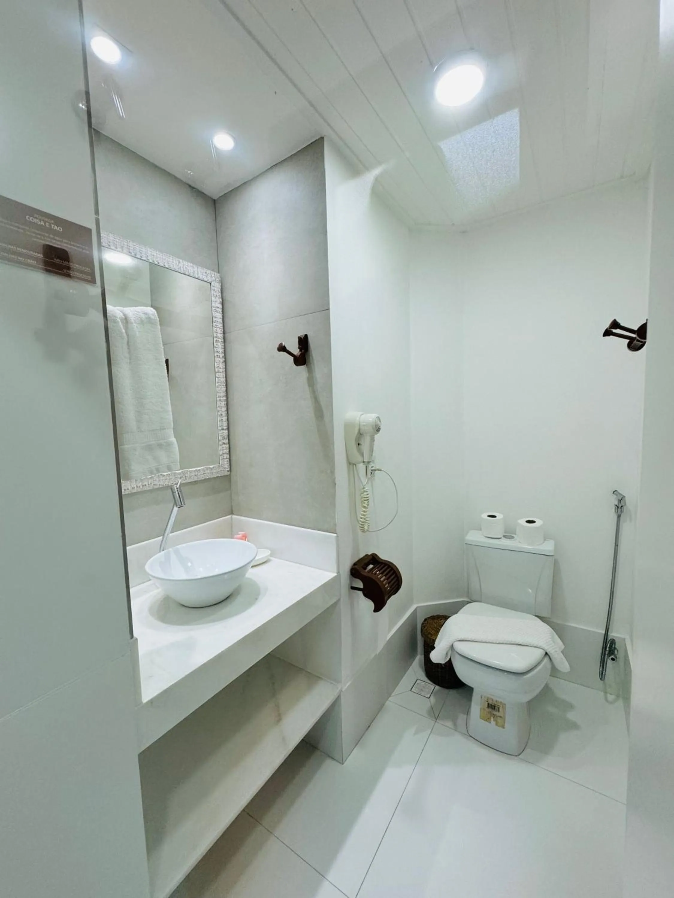 Toilet in Pousada Coisa e Tao