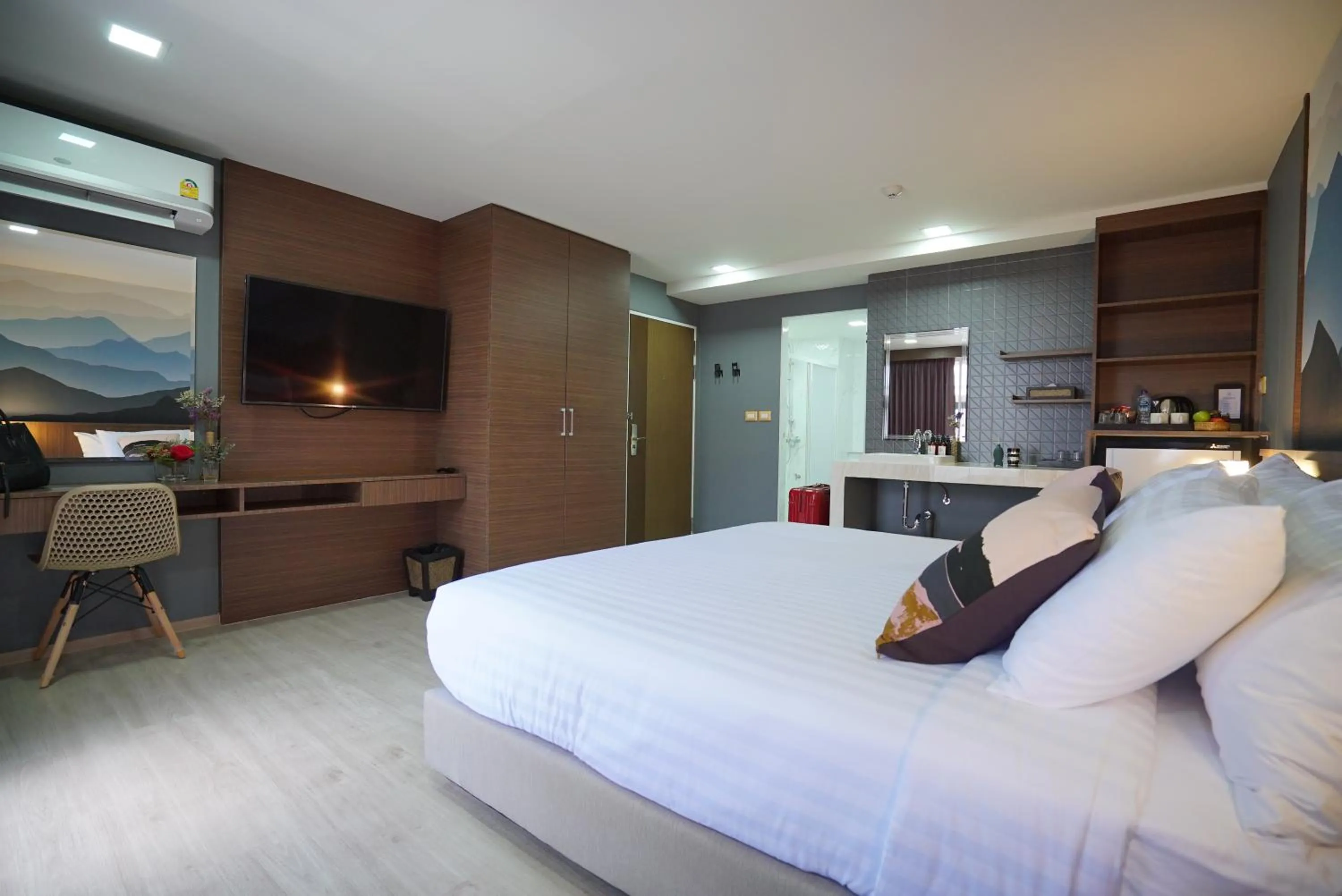 Photo of the whole room, Bed in The Qube fifty Hotel