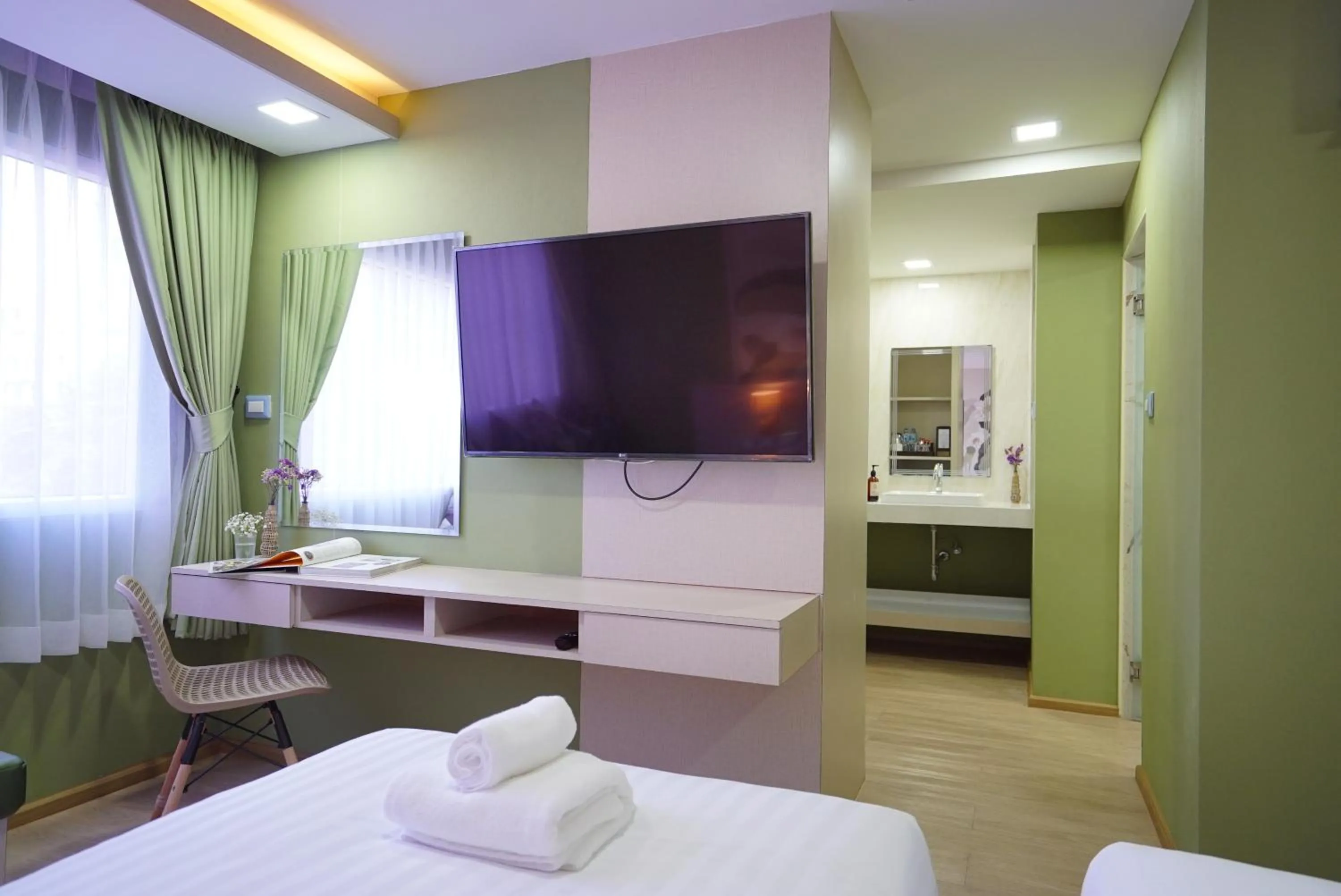 TV and multimedia, Bed in The Qube fifty Hotel