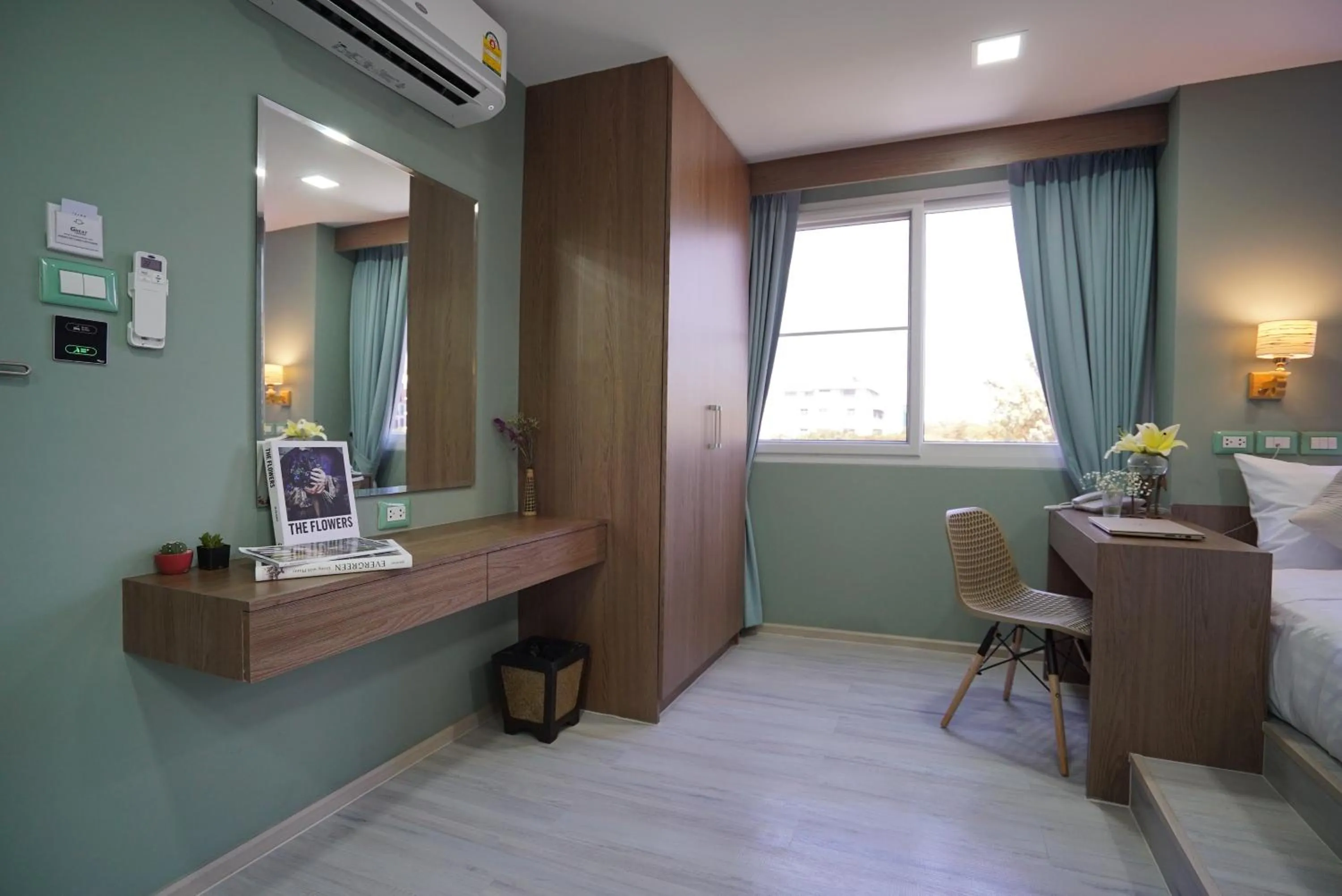 Seating area, Bed in The Qube fifty Hotel