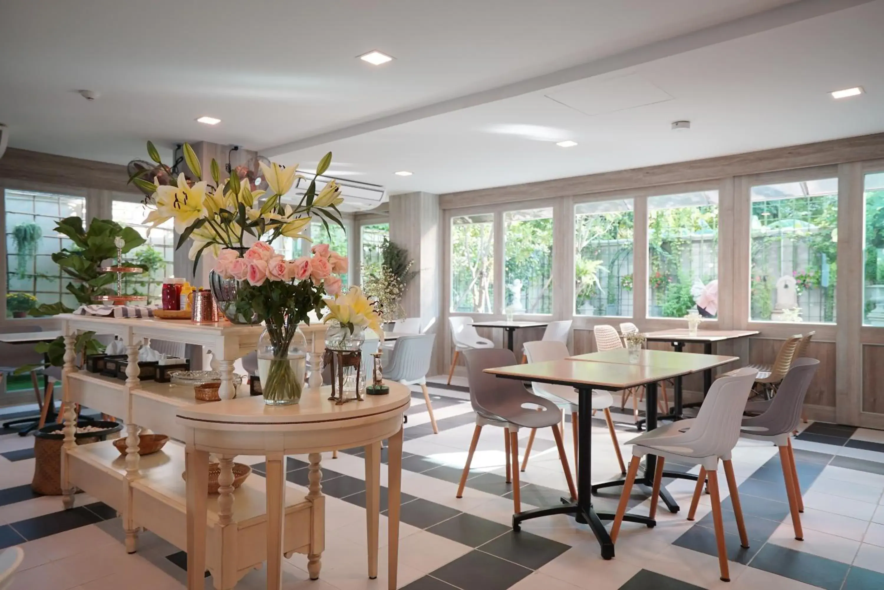 Restaurant/places to eat in The Qube fifty Hotel Restaurant/places to eat in The Qube fifty Hotel