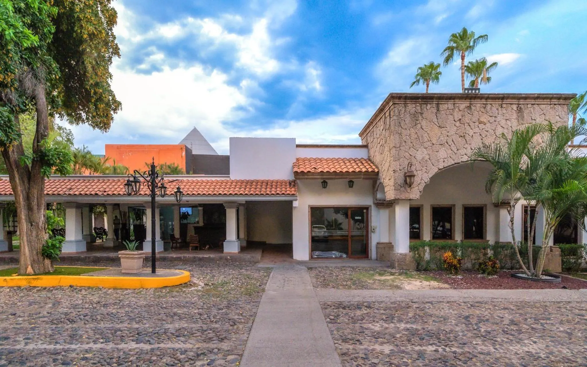 Property building in InHouse Select Hacienda Tres Rios Hotel Culiacán