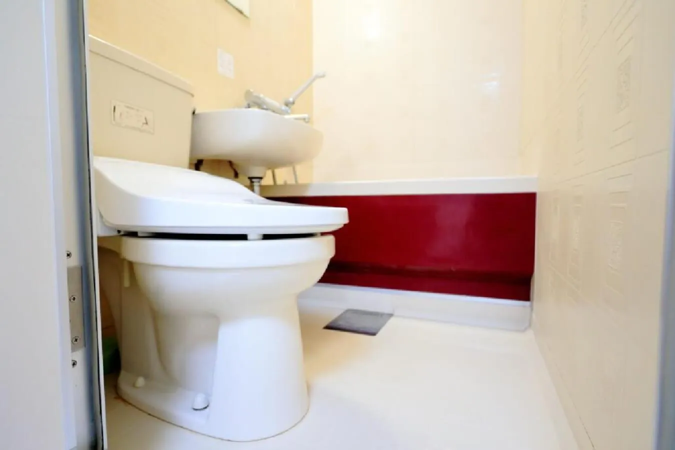 Toilet in Mansion Pasture TSUKISAMU Fukuzumi