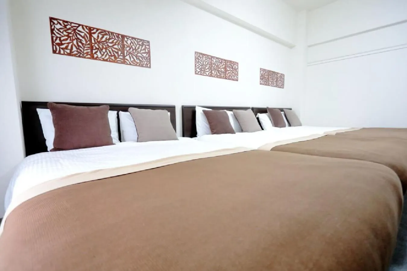 Bed in Mansion Pasture TSUKISAMU Fukuzumi