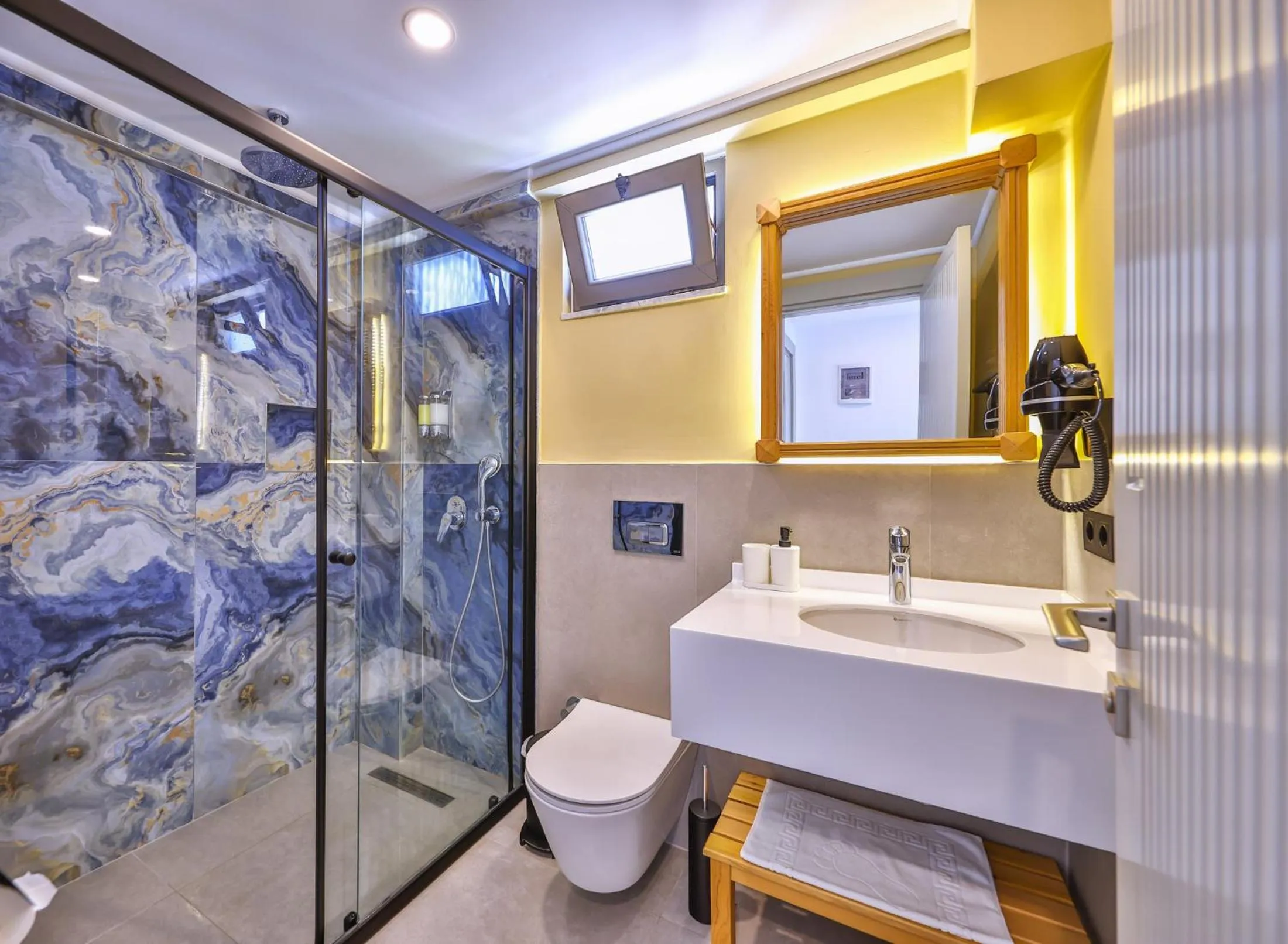 Shower in Aphrodite Hotel Kaş