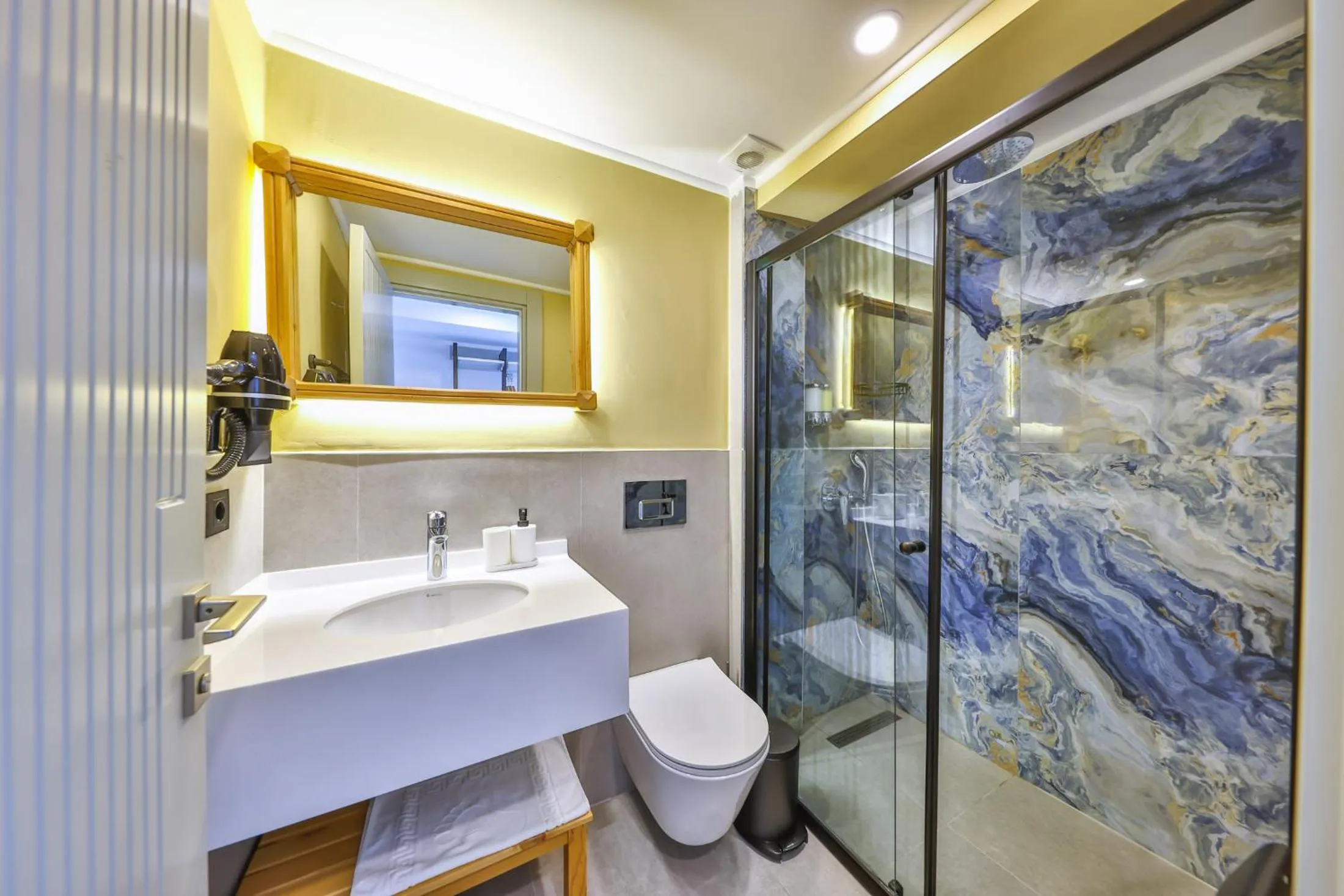 Shower in Aphrodite Hotel Kaş