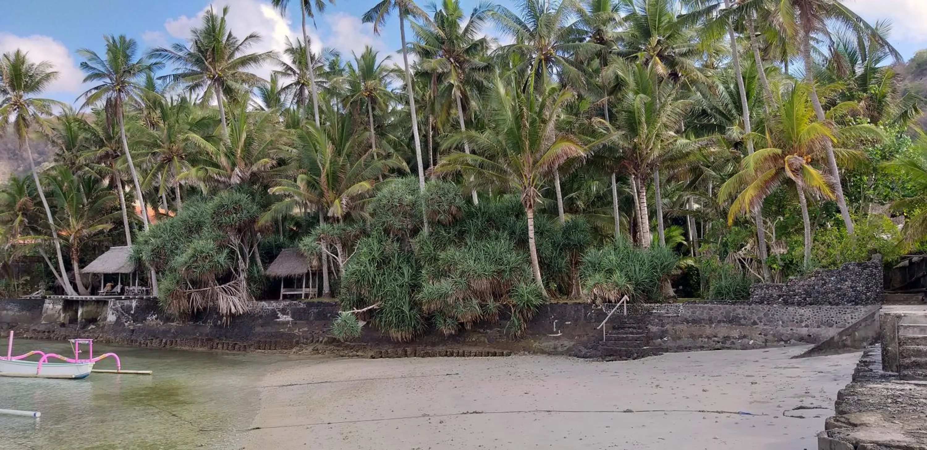 Beach in IDA'S Homestay