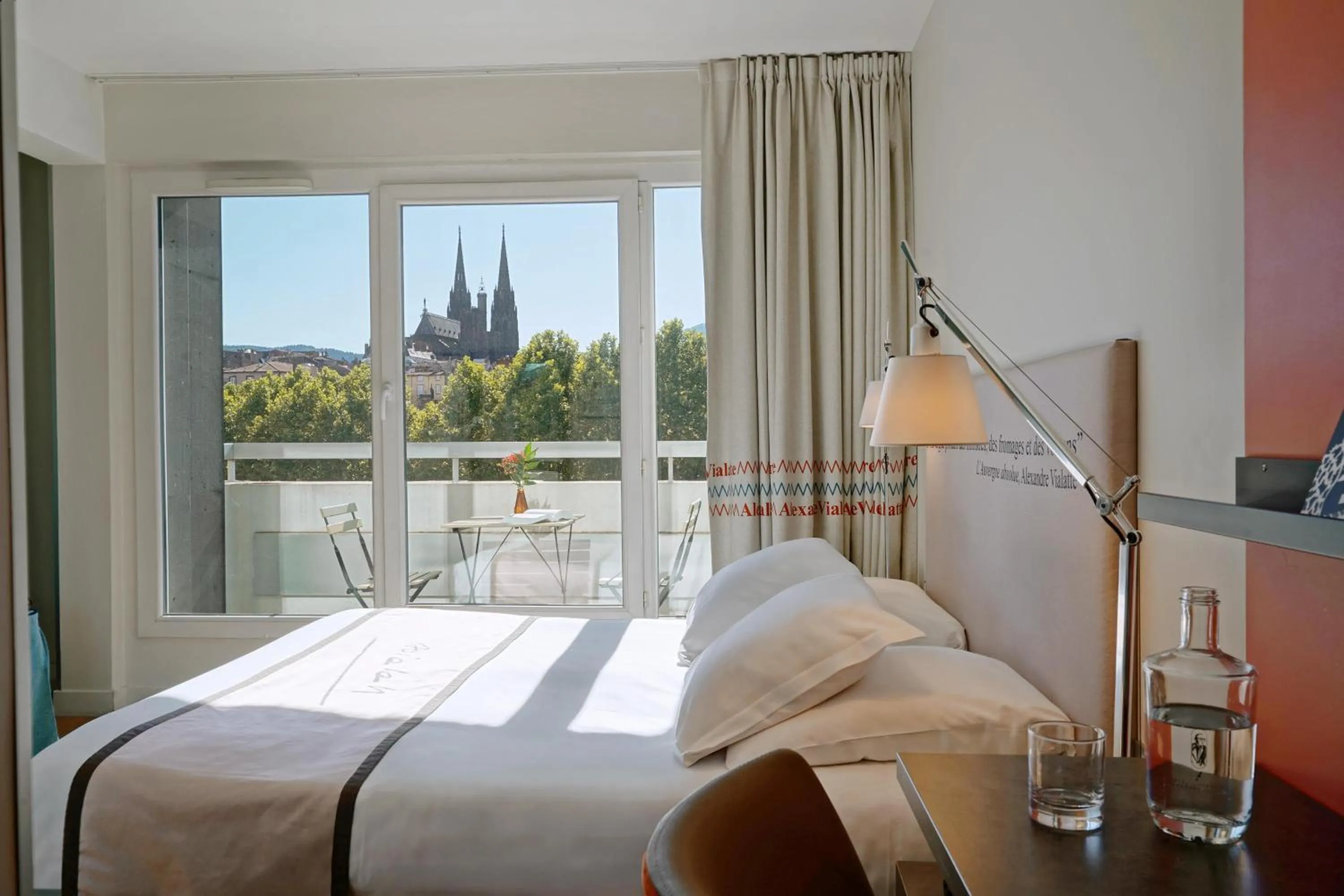 Photo of the whole room, Bed in Hotel Litteraire Alexandre Vialatte, BW Signature Collection