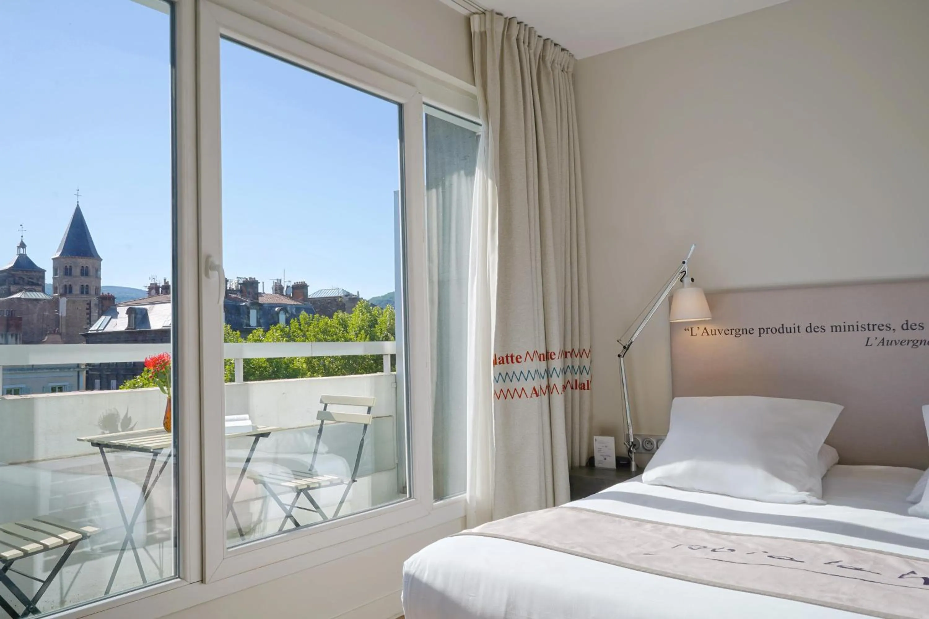 Photo of the whole room, Bed in Hotel Litteraire Alexandre Vialatte, BW Signature Collection