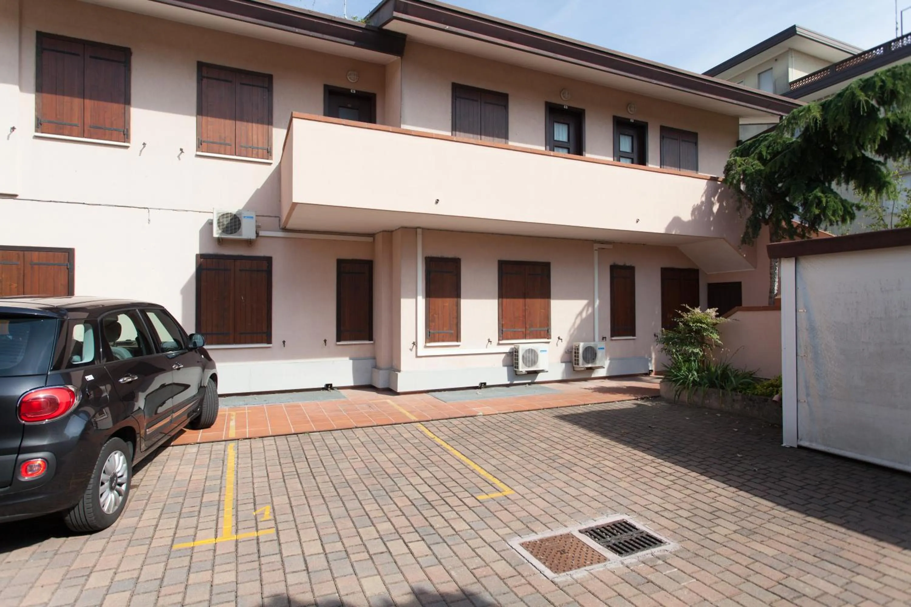 Facade/entrance in Villa Valentina