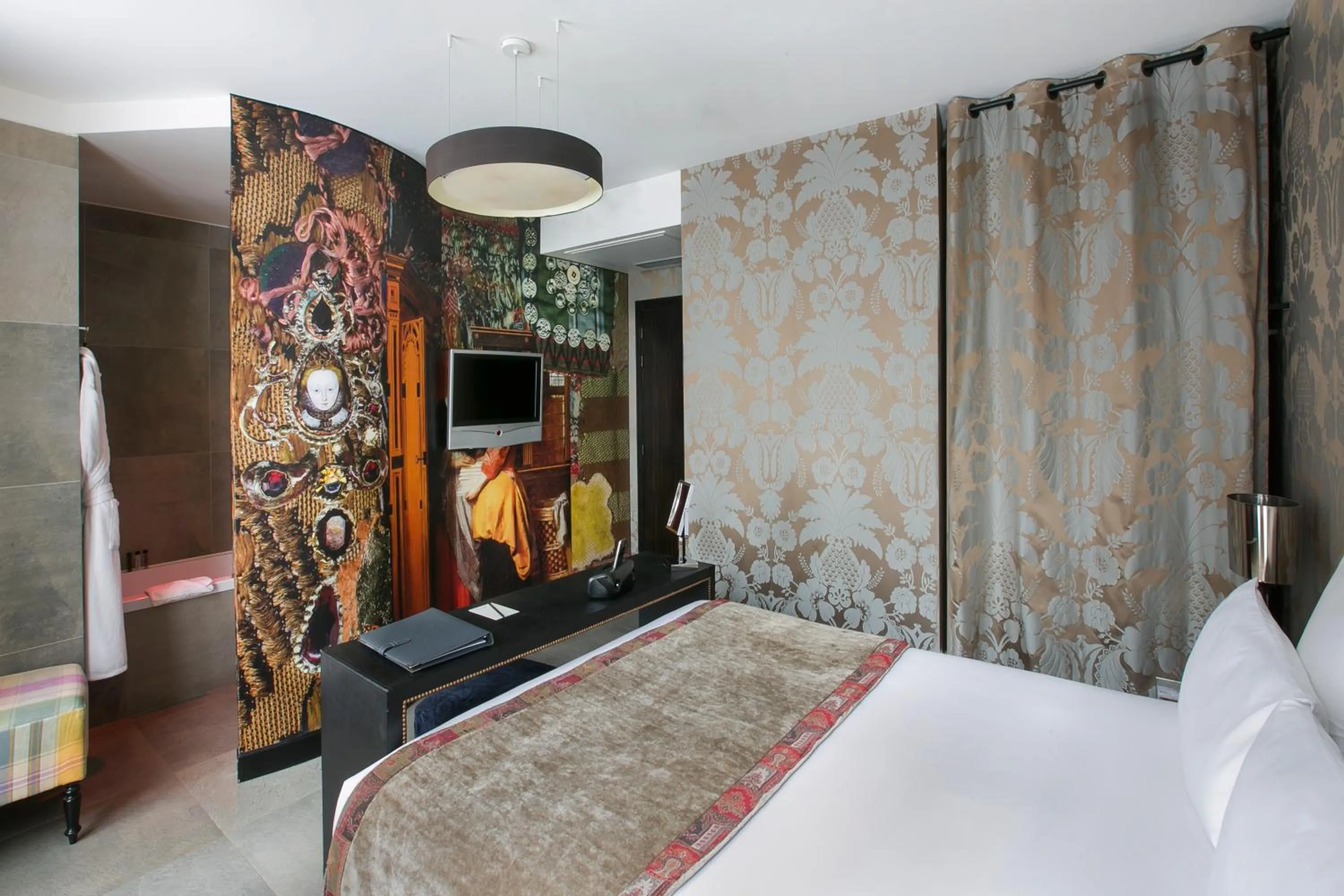 Bedroom, Bed in Hôtel Le Bellechasse Saint-Germain