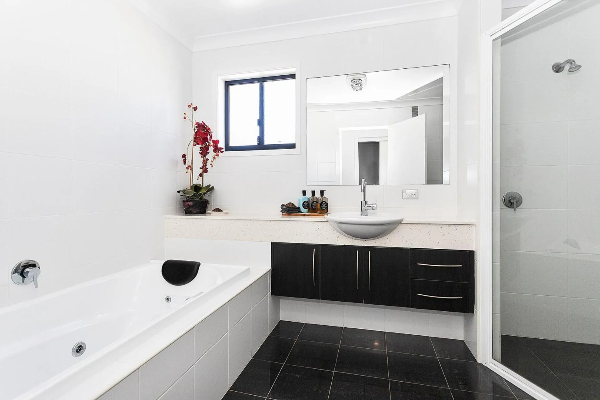 Shower in Mollymook Luxury Beachfront Apartment 10