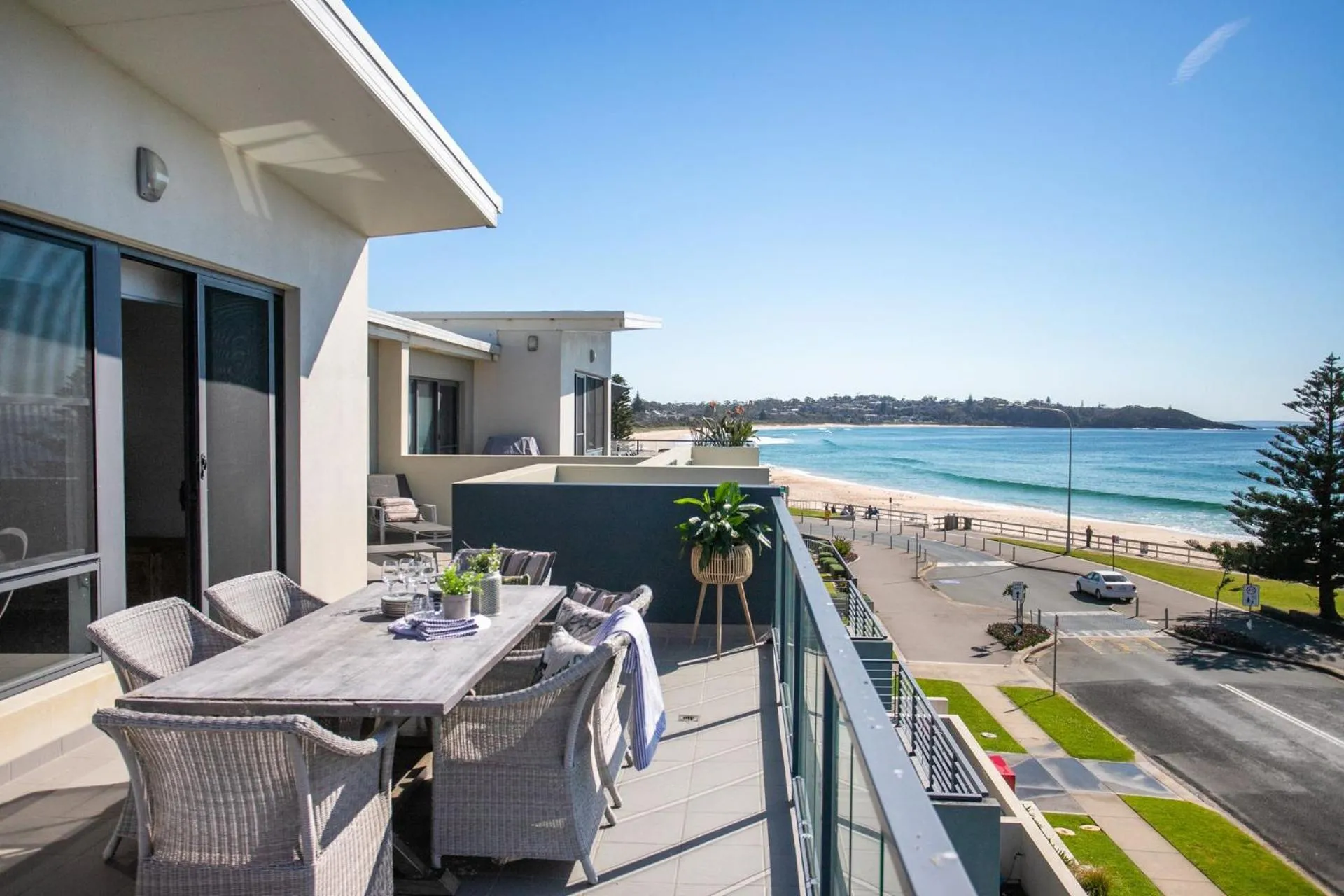 Day in Mollymook Luxury Beachfront Apartment 10