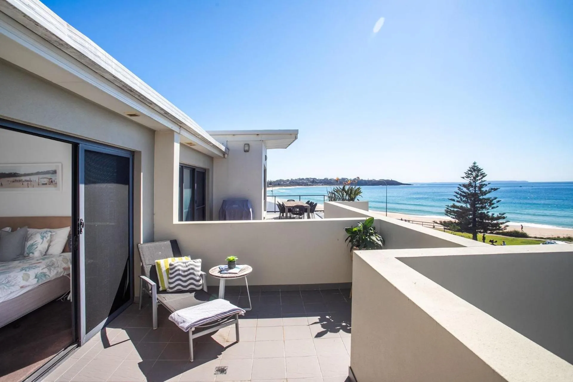 Balcony/Terrace in Mollymook Luxury Beachfront Apartment 10