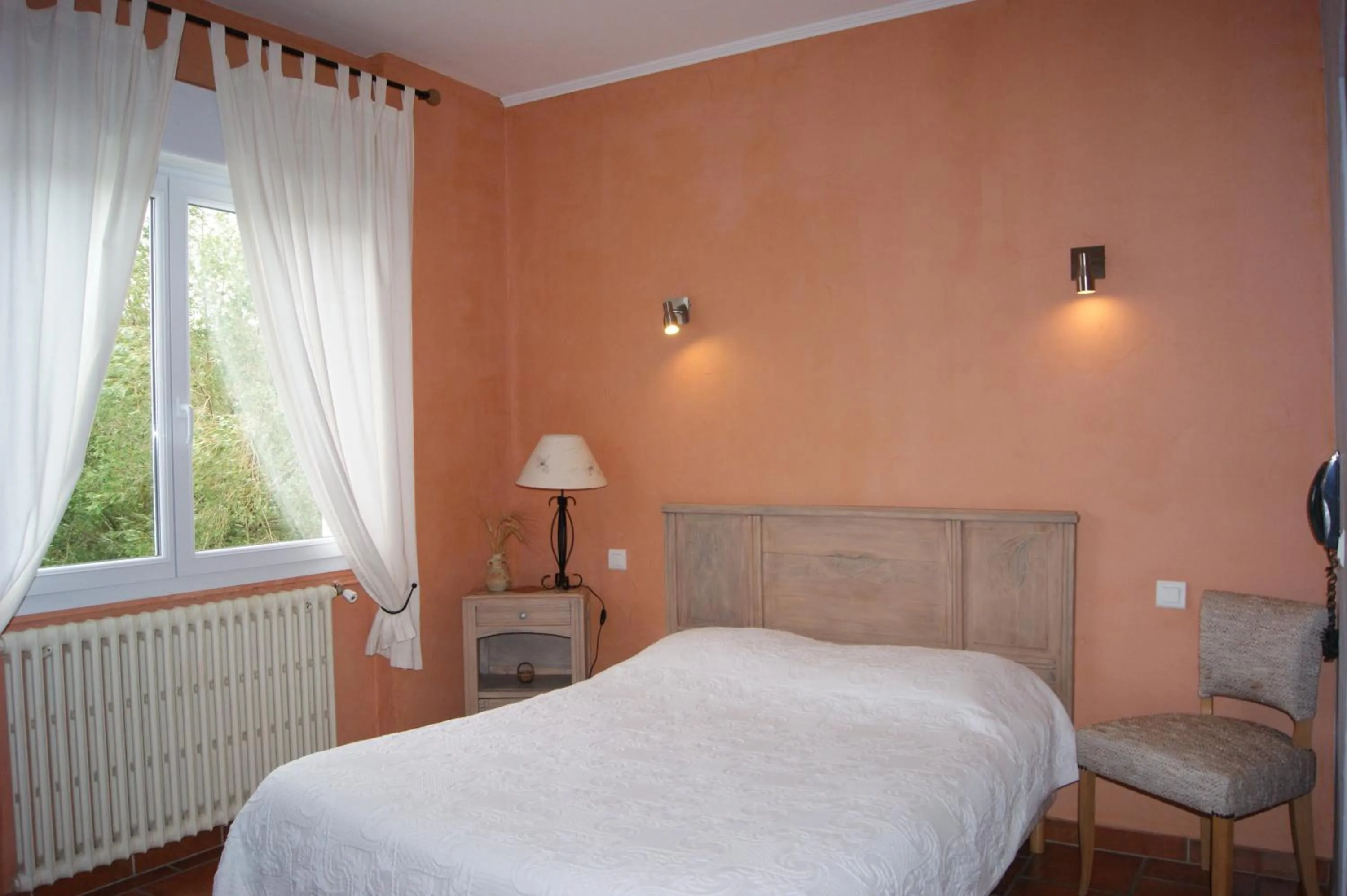 Photo of the whole room, Bed in Hôtel La Renaissance