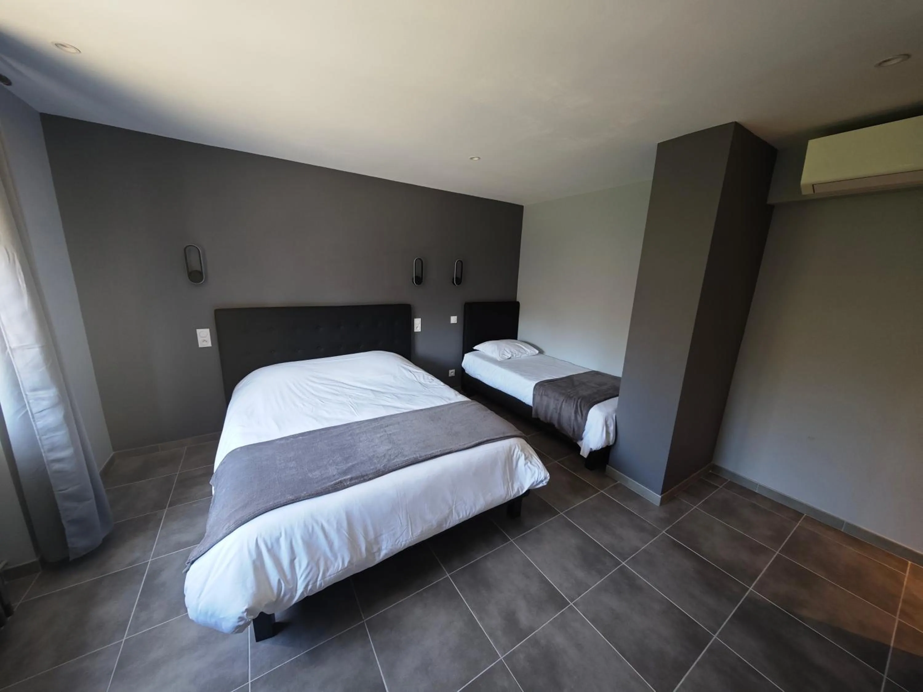 Bed in Hôtel La Renaissance