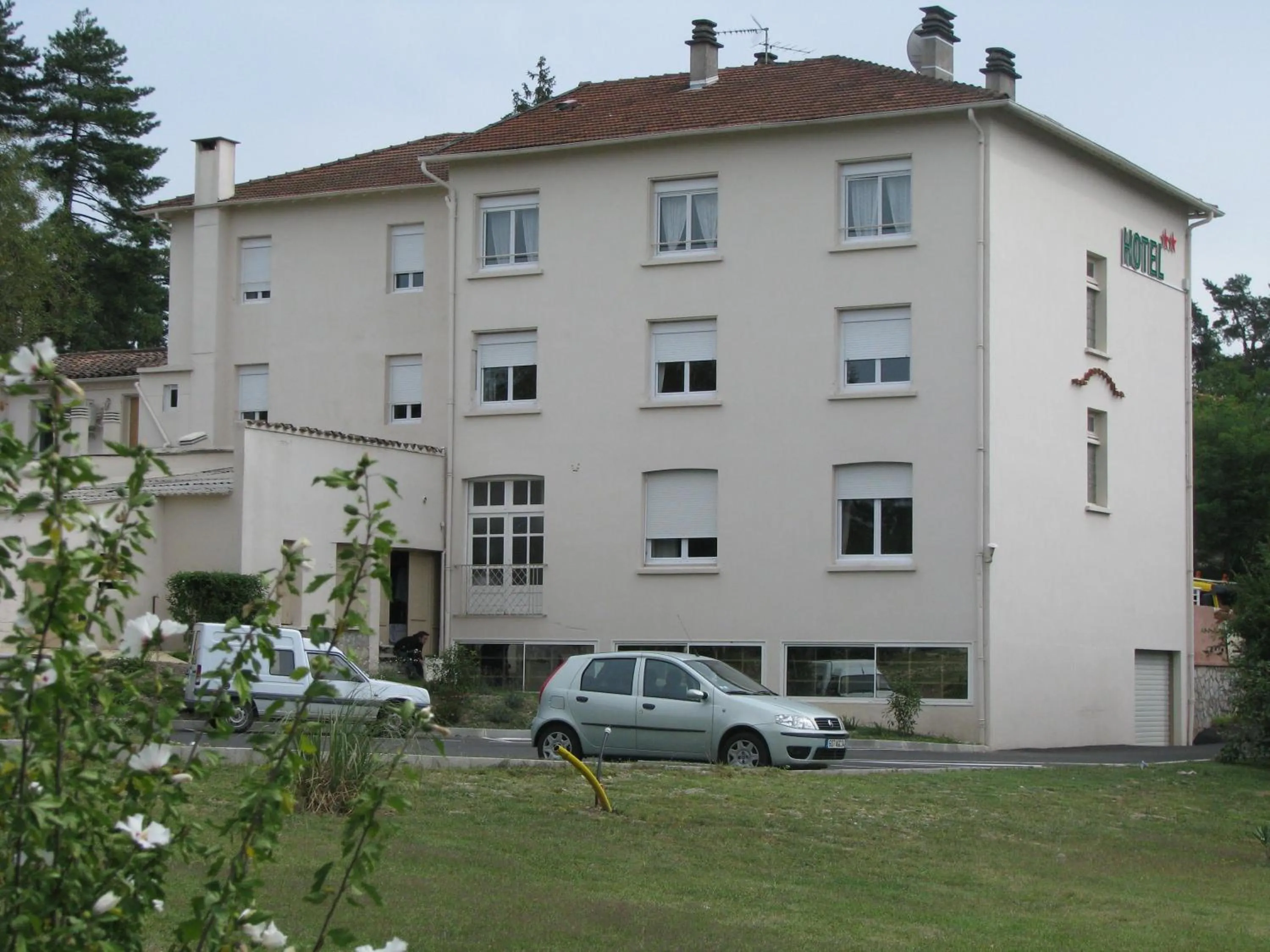 Facade/entrance in Hôtel La Renaissance