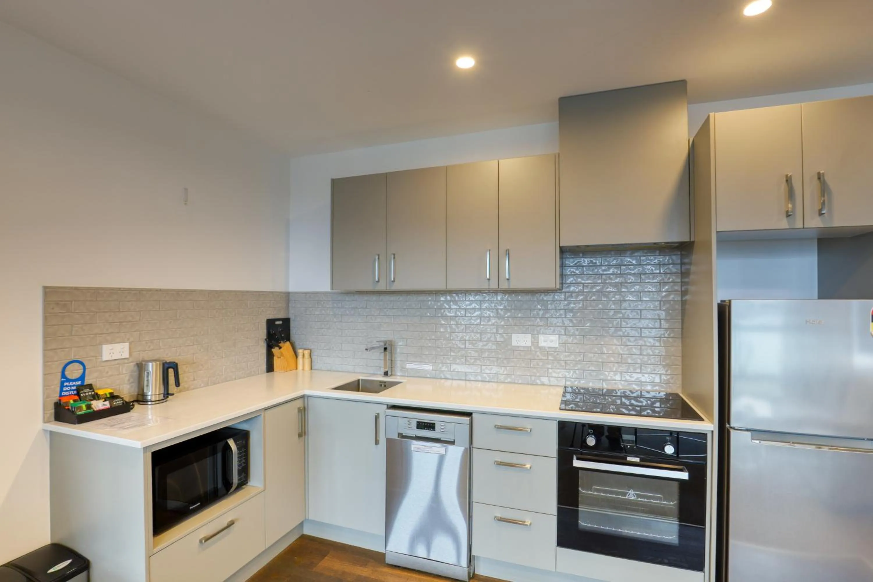 Ramada Suites By Wyndham Victoria Street West