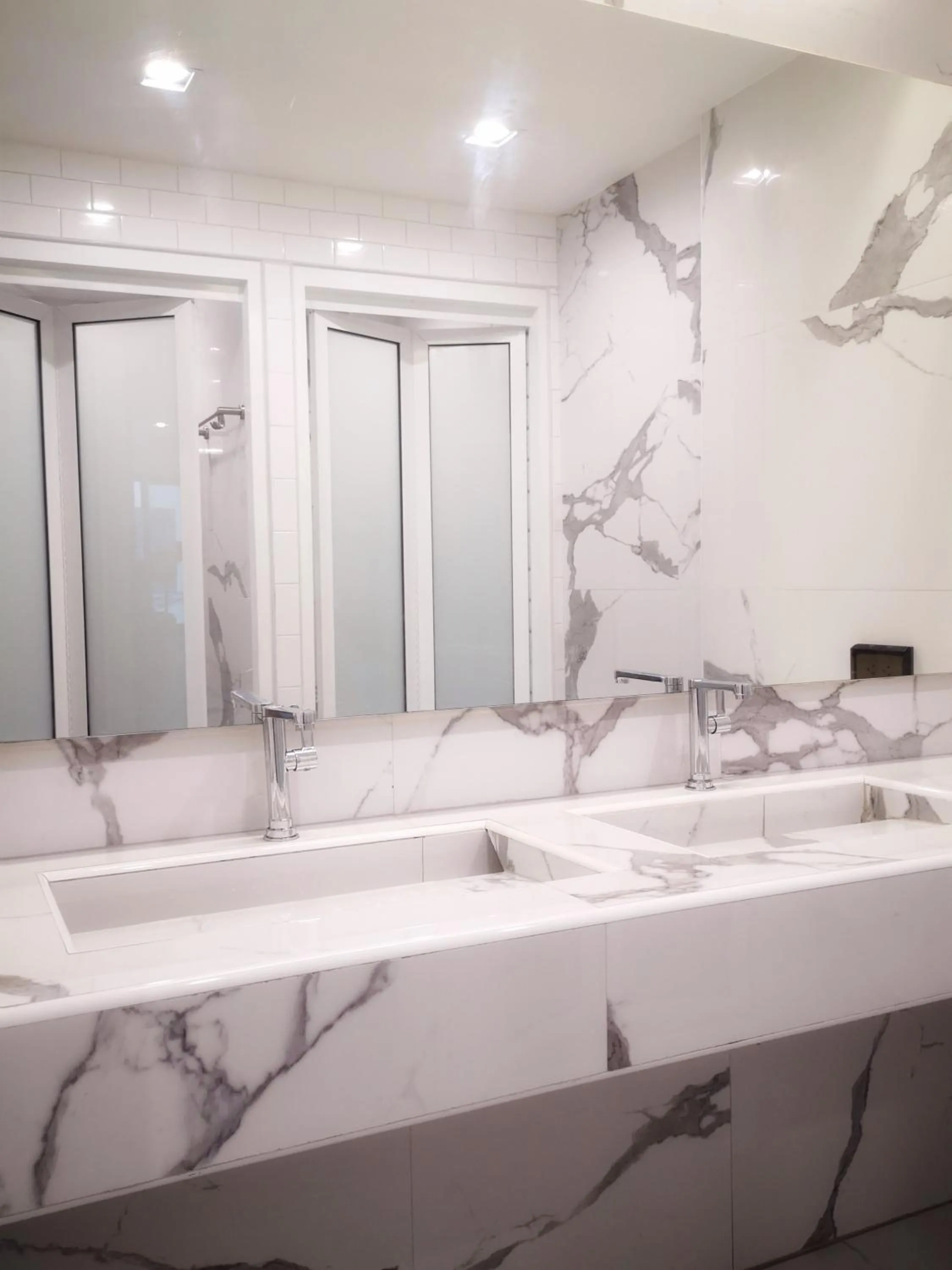 Shower in YAKTHAI POSHTEL